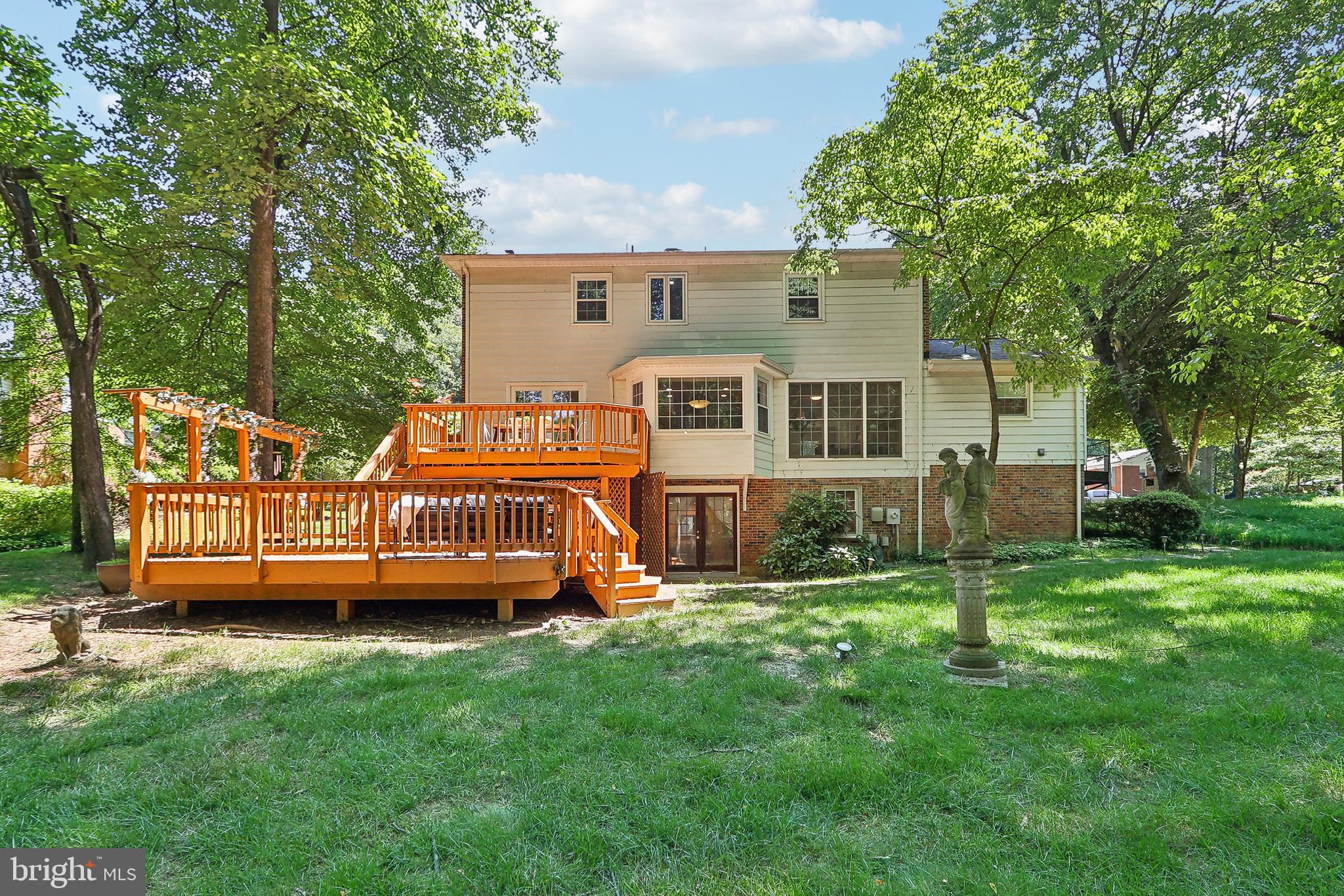 SUTTON PLACE - Residential