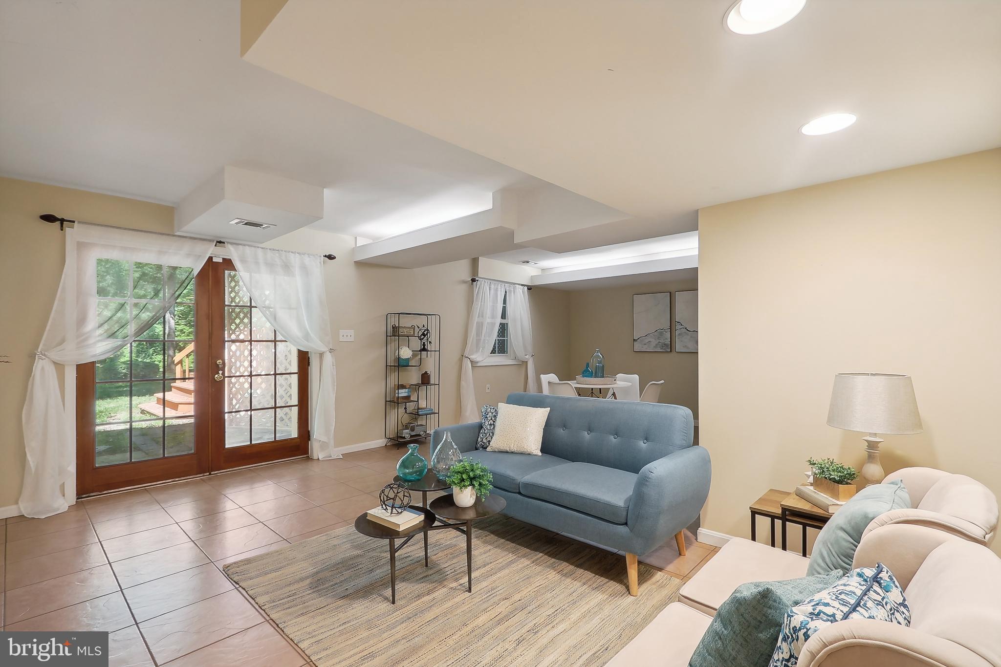 SUTTON PLACE - Residential