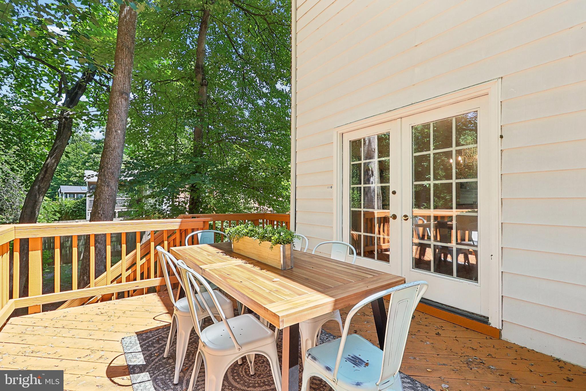 SUTTON PLACE - Residential