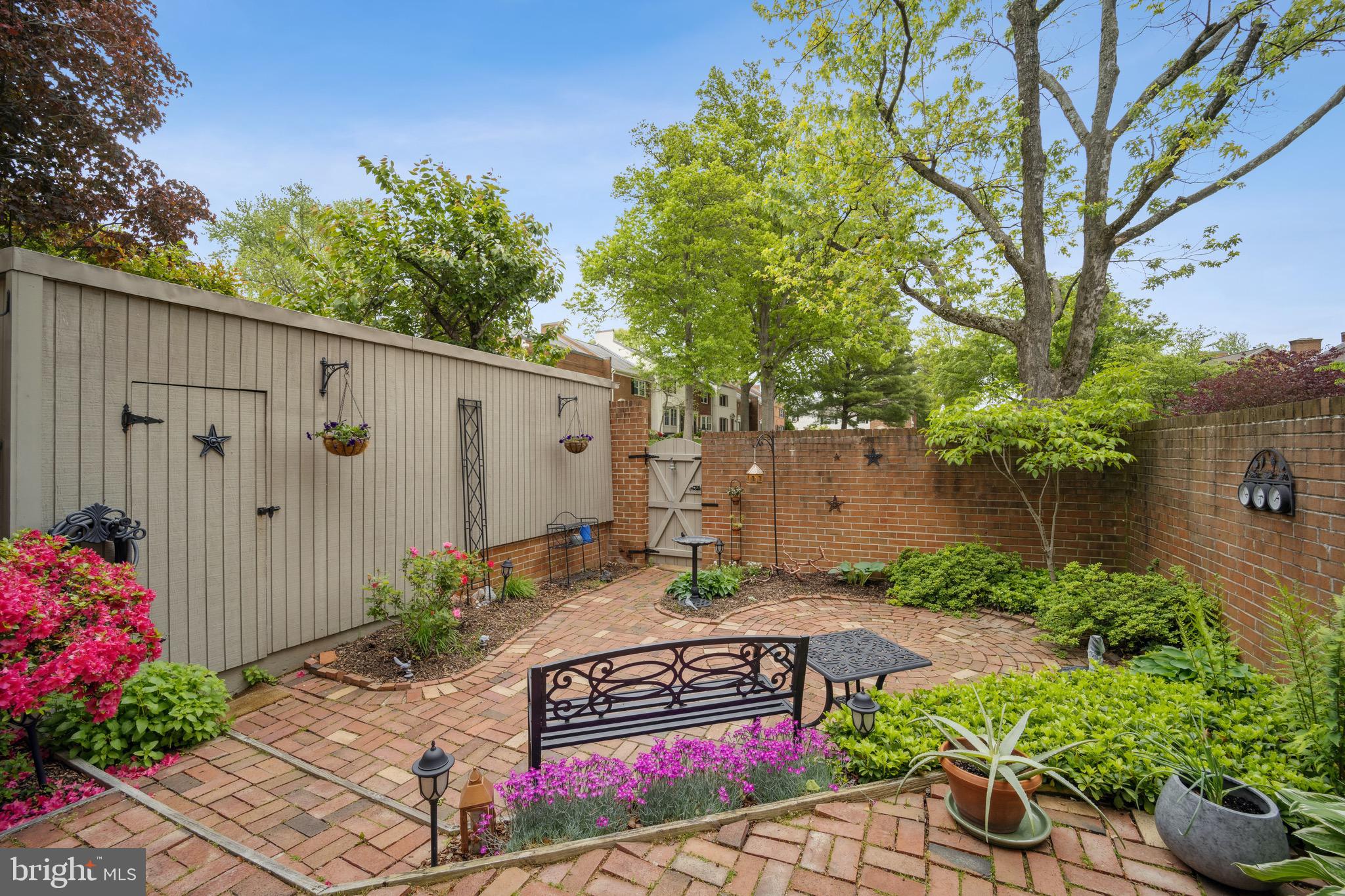 CHARLESTOWN - Residential