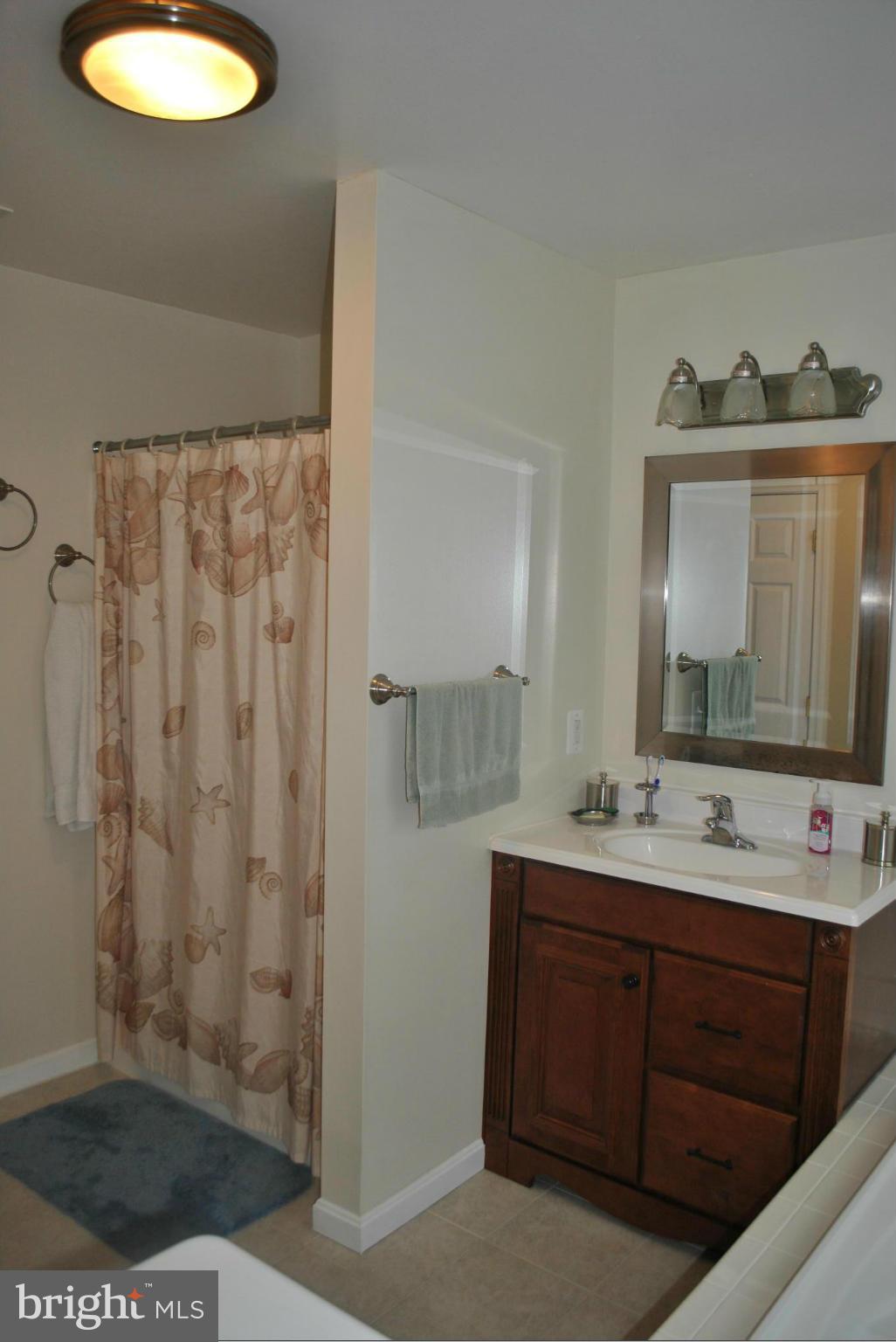 CAPITAL ESTATES - Residential