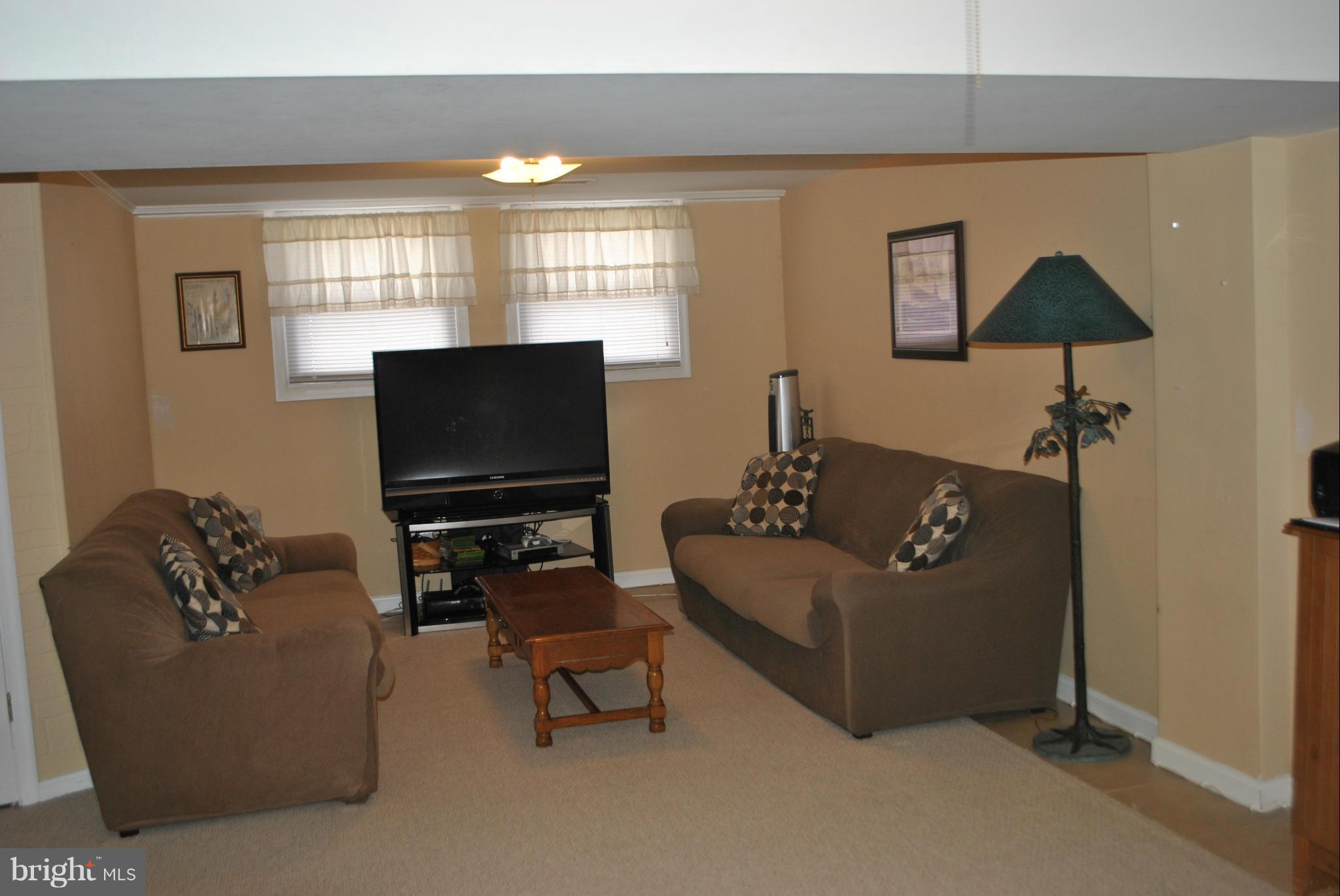 CAPITAL ESTATES - Residential