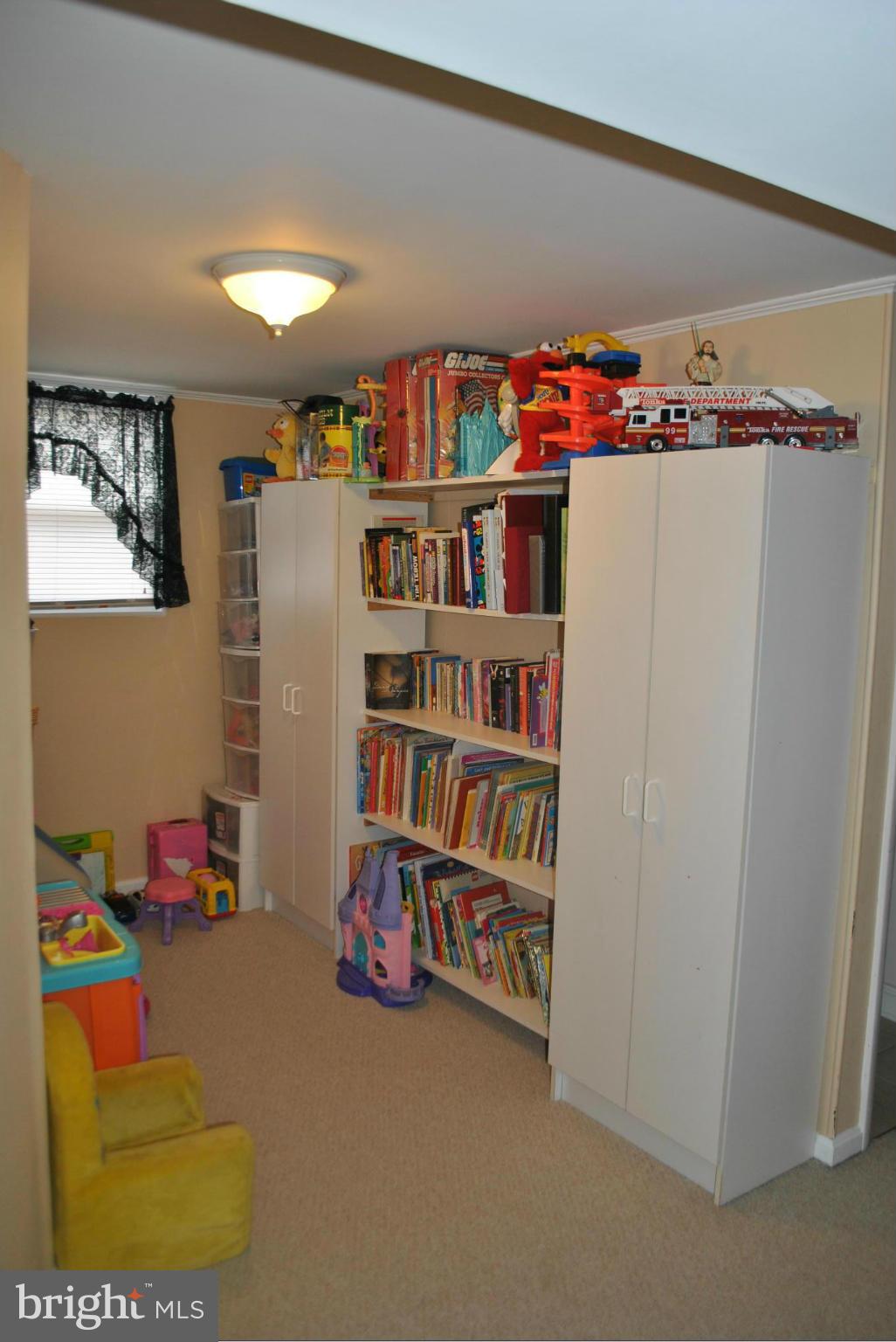 CAPITAL ESTATES - Residential