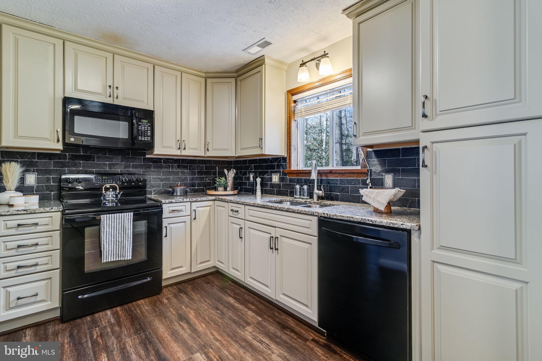 ELM COURT OF WILDEWOOD - Residential