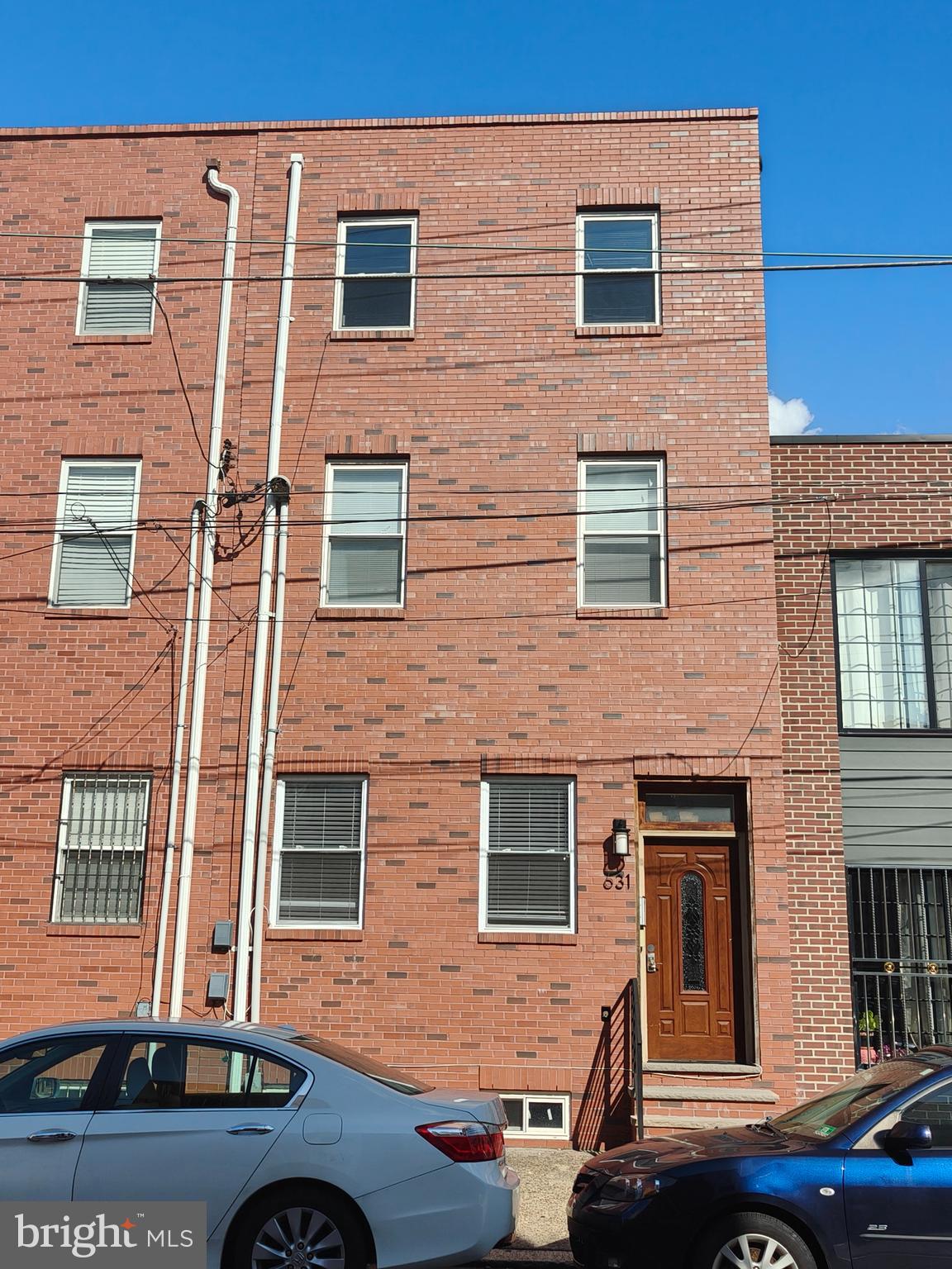 Welcome to this gorgeous studio with all stainless steel appliances, and island great for gathering. Hardwood floors and wall unit air and heat. Coin operated laundry in the basement. Very convenience transportation around area. Septa bus 23 right on the corner of 11th & Wallace Street. Few blocks to the orange subway on Broad Street and Spring Garden Ave. Tenant pays all utilities, water fee flat $25/month. One month FREE with 24 months or more lease. Ask for video if you needed.