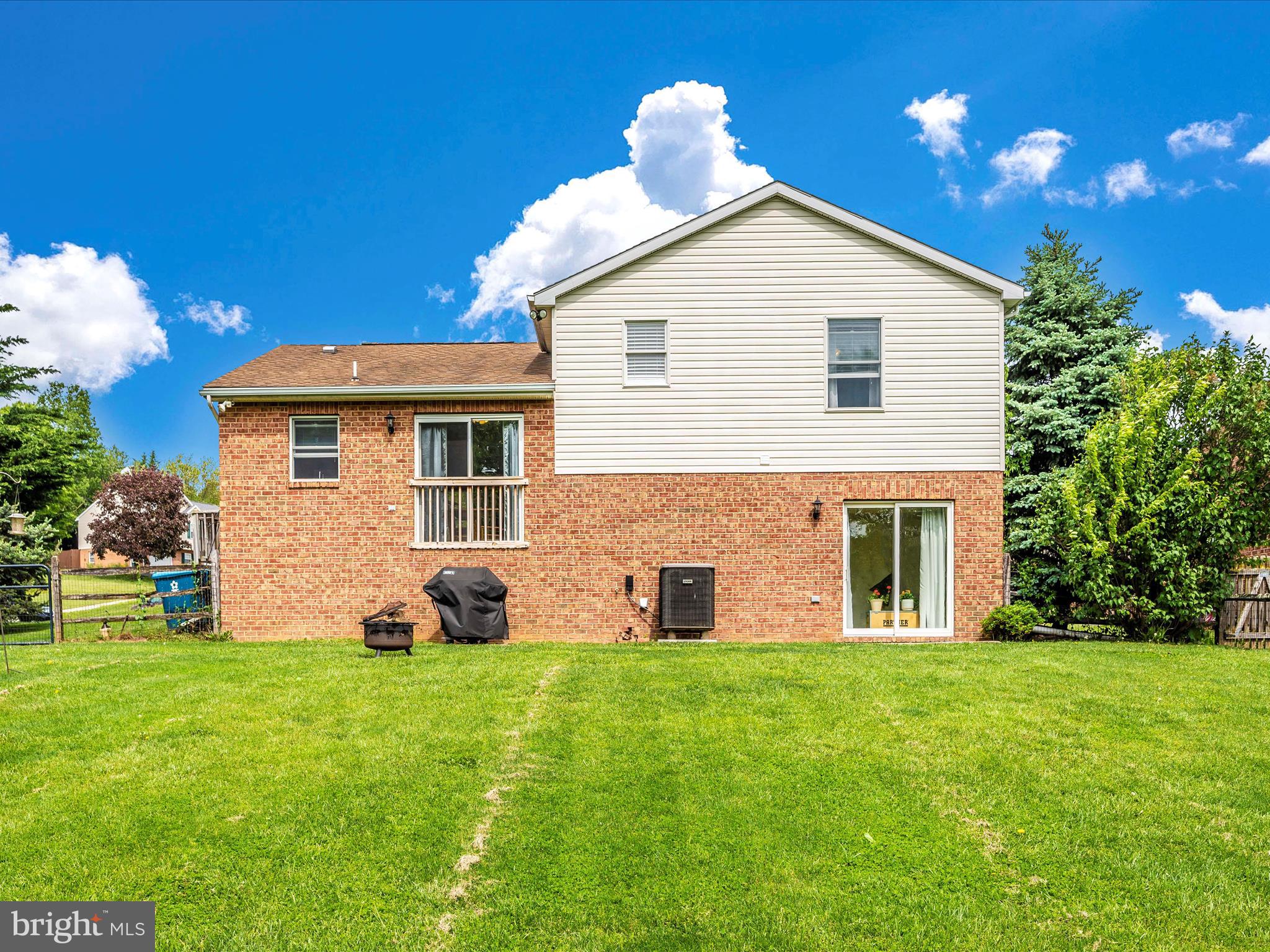 WHISPERING HILLS - Residential