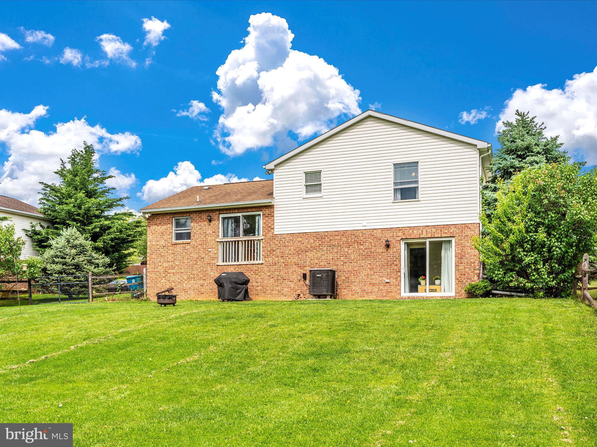 WHISPERING HILLS - Residential