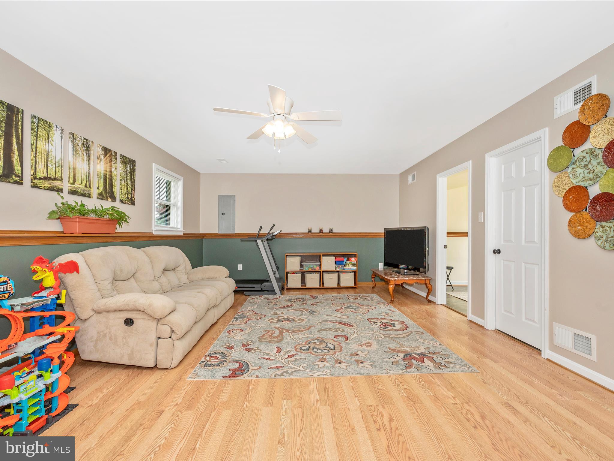 WHISPERING HILLS - Residential