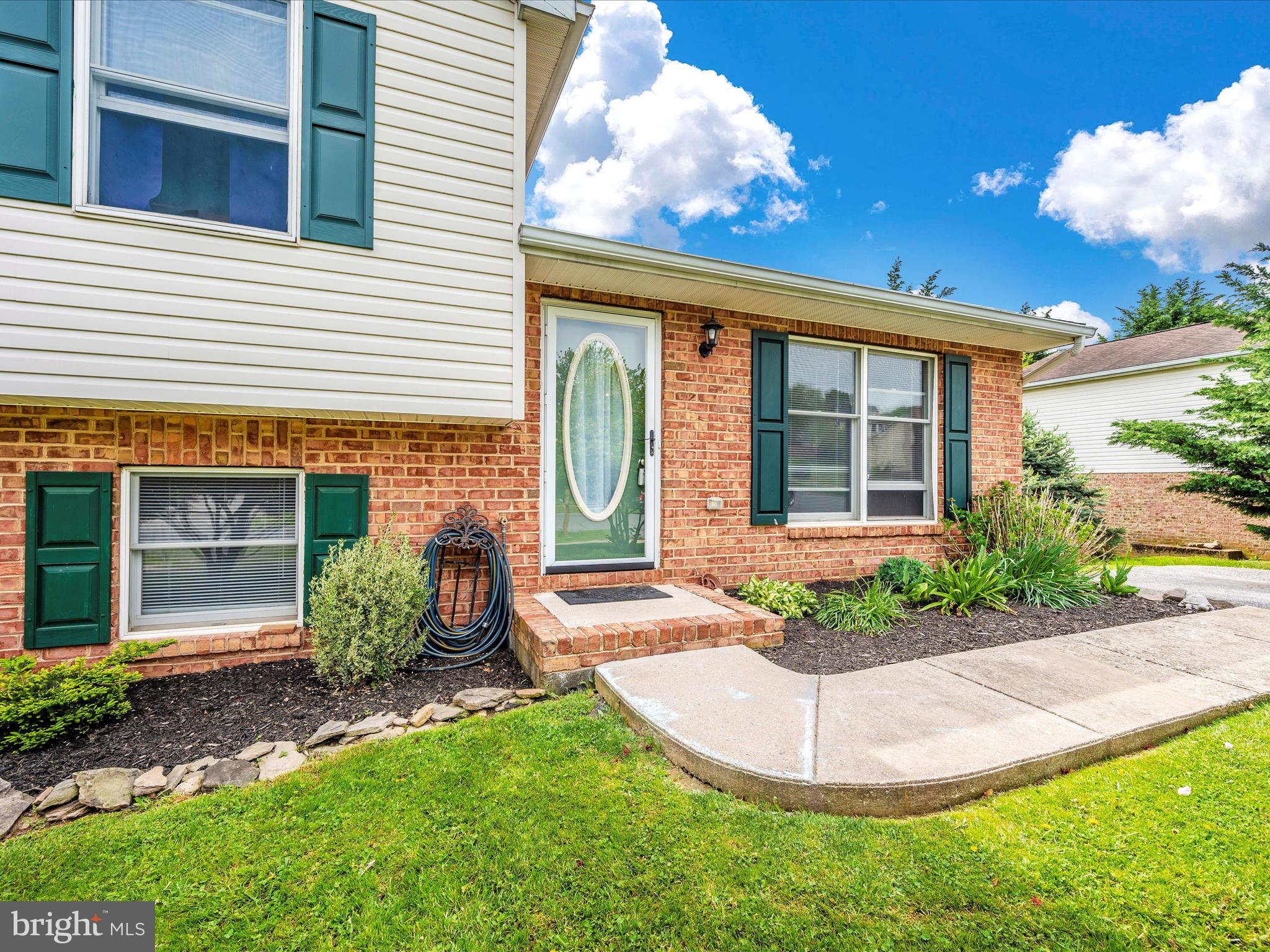 WHISPERING HILLS - Residential