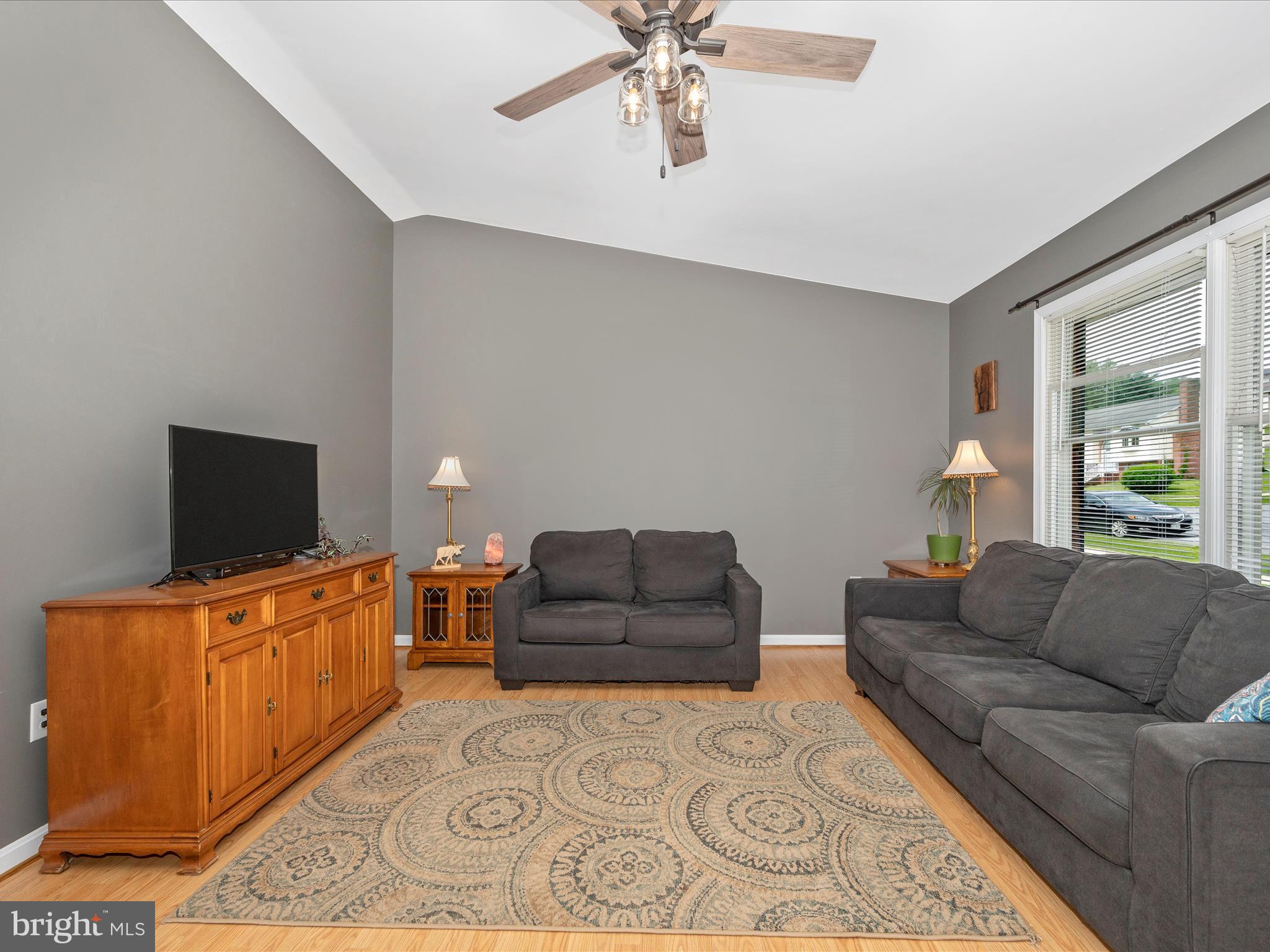 WHISPERING HILLS - Residential