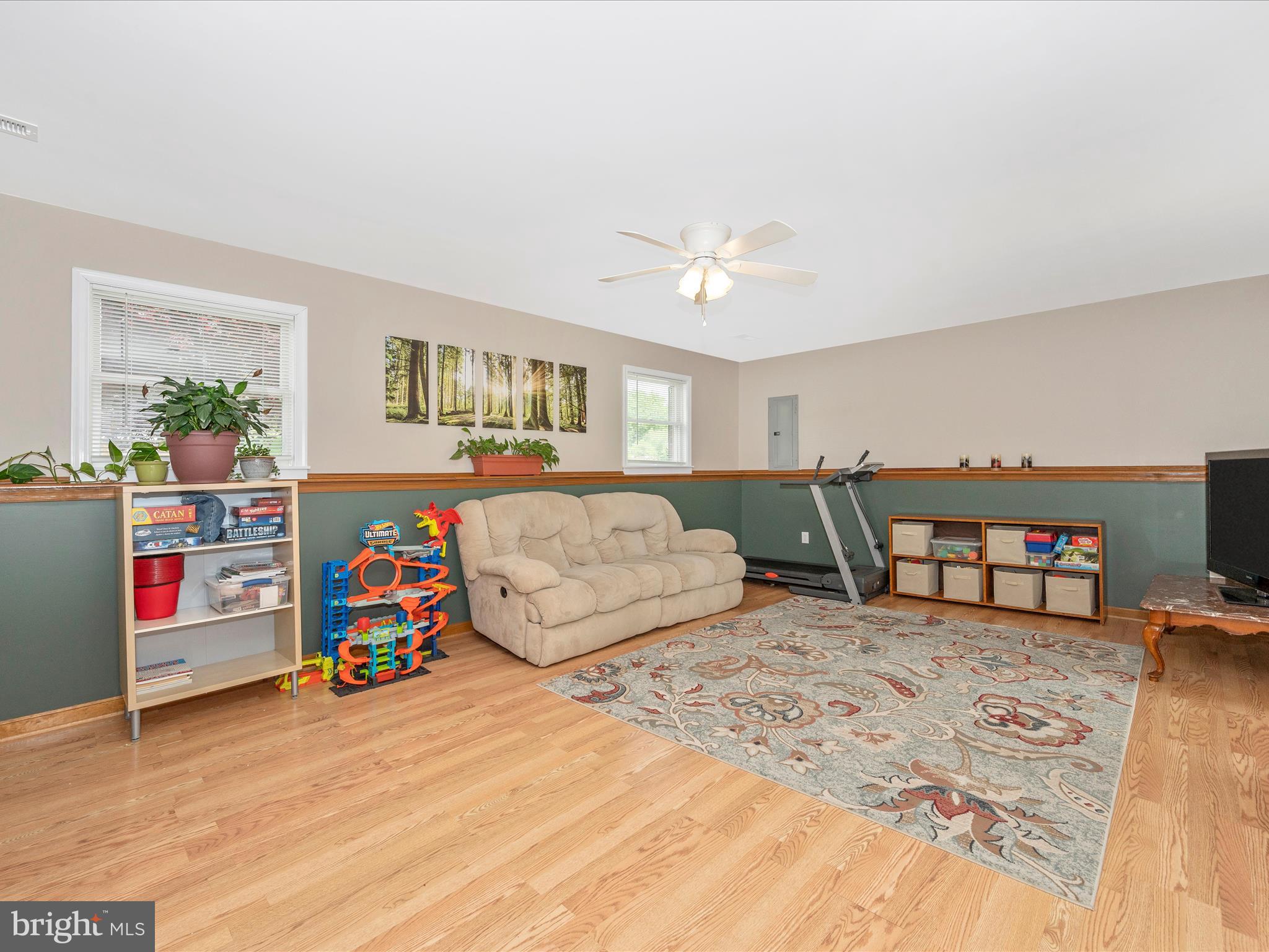 WHISPERING HILLS - Residential