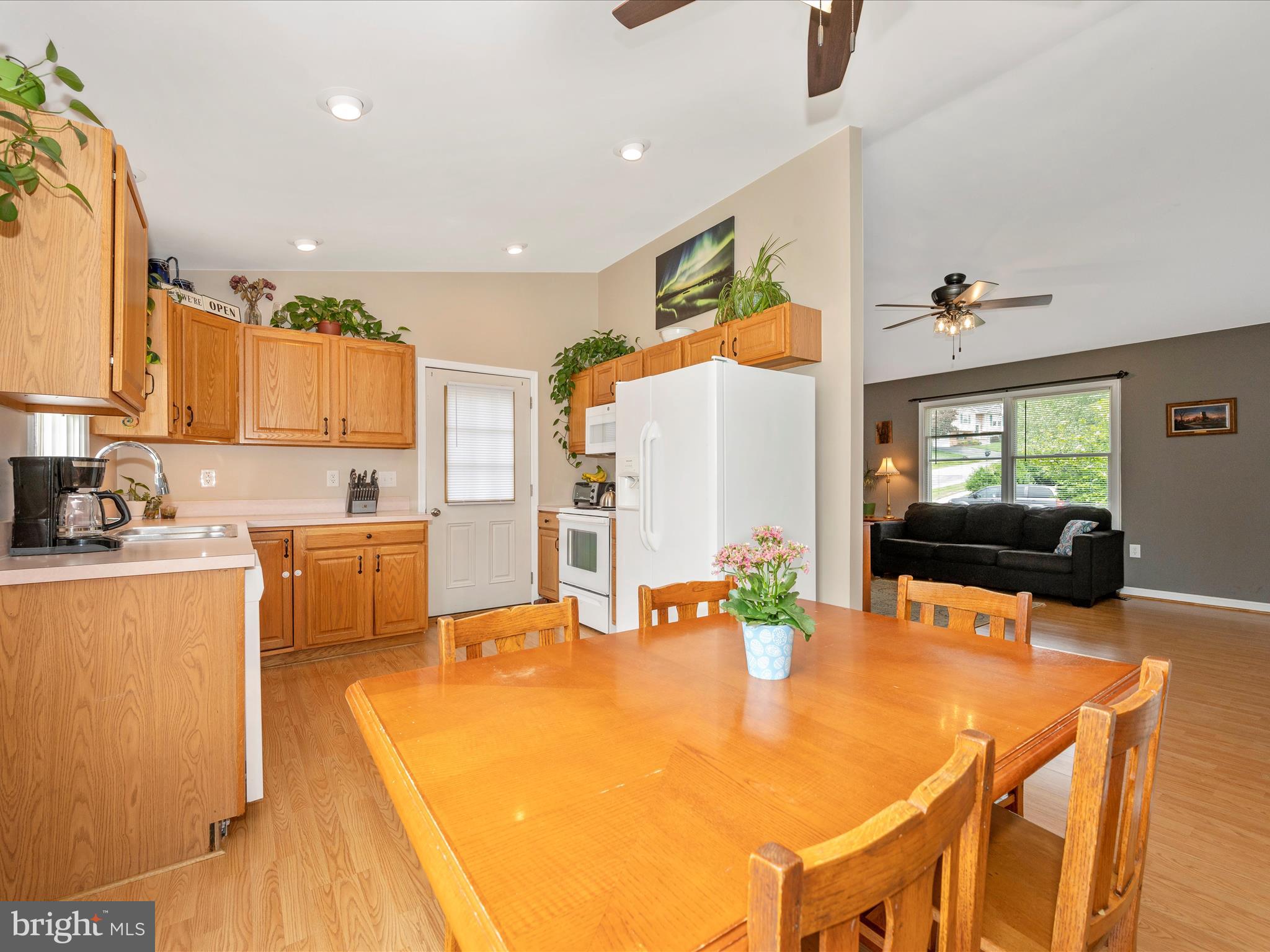 WHISPERING HILLS - Residential