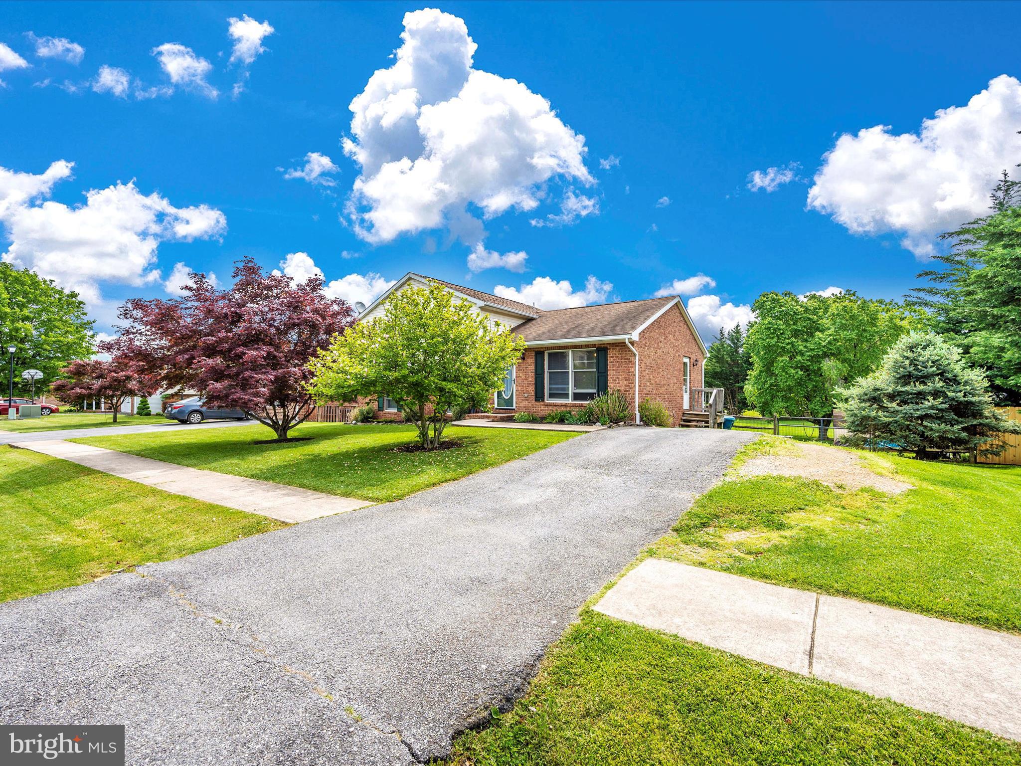 WHISPERING HILLS - Residential