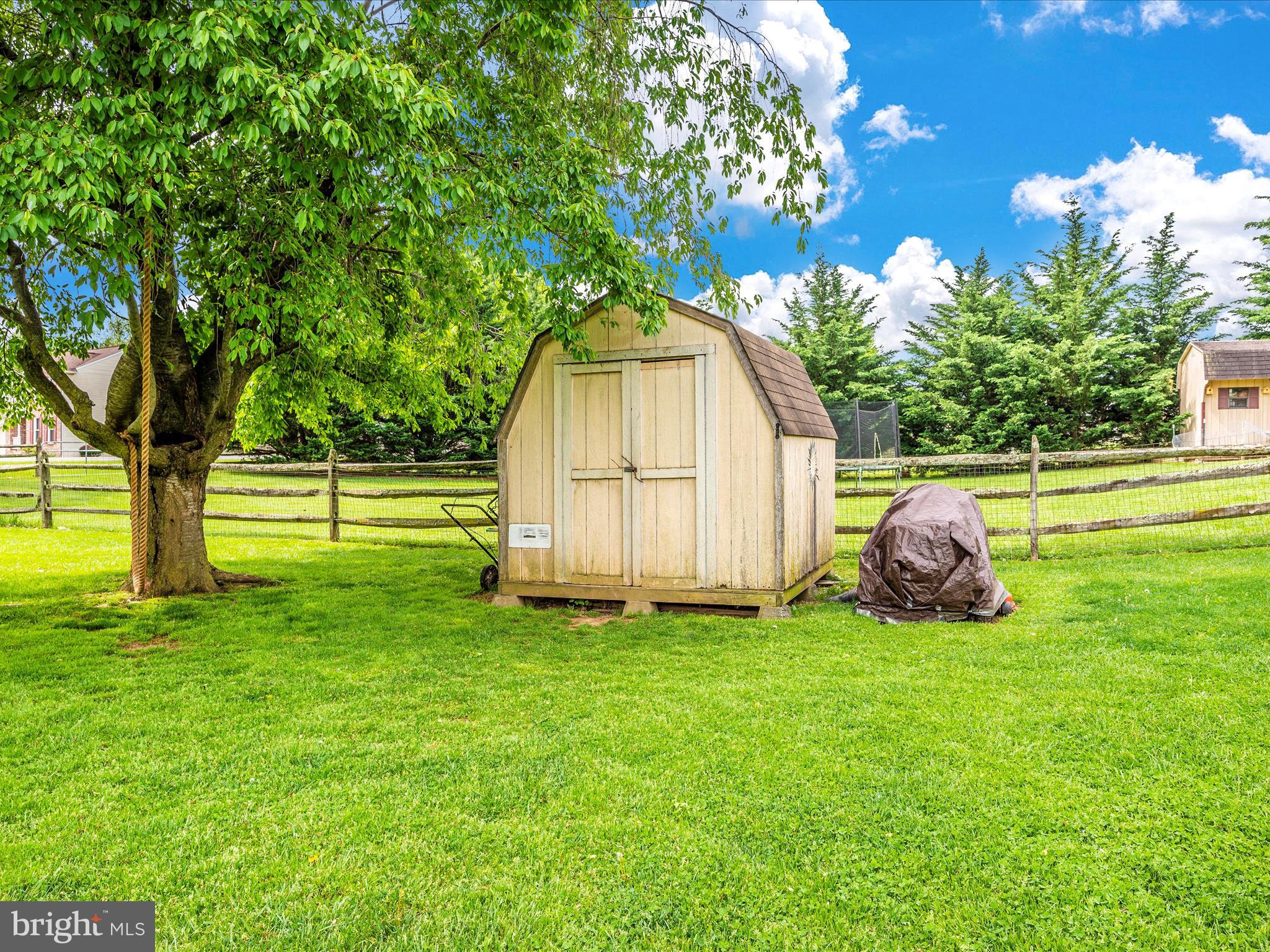 WHISPERING HILLS - Residential