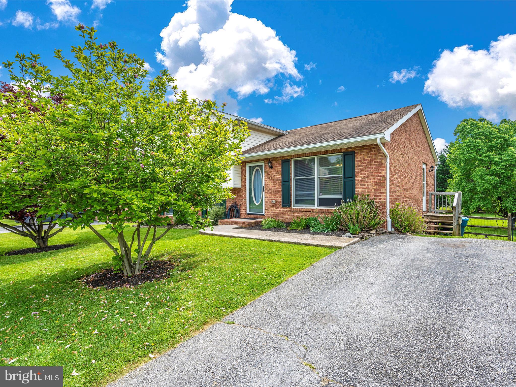 WHISPERING HILLS - Residential