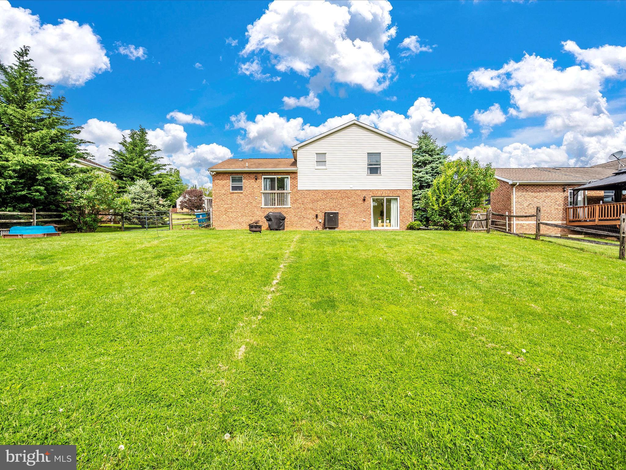 WHISPERING HILLS - Residential