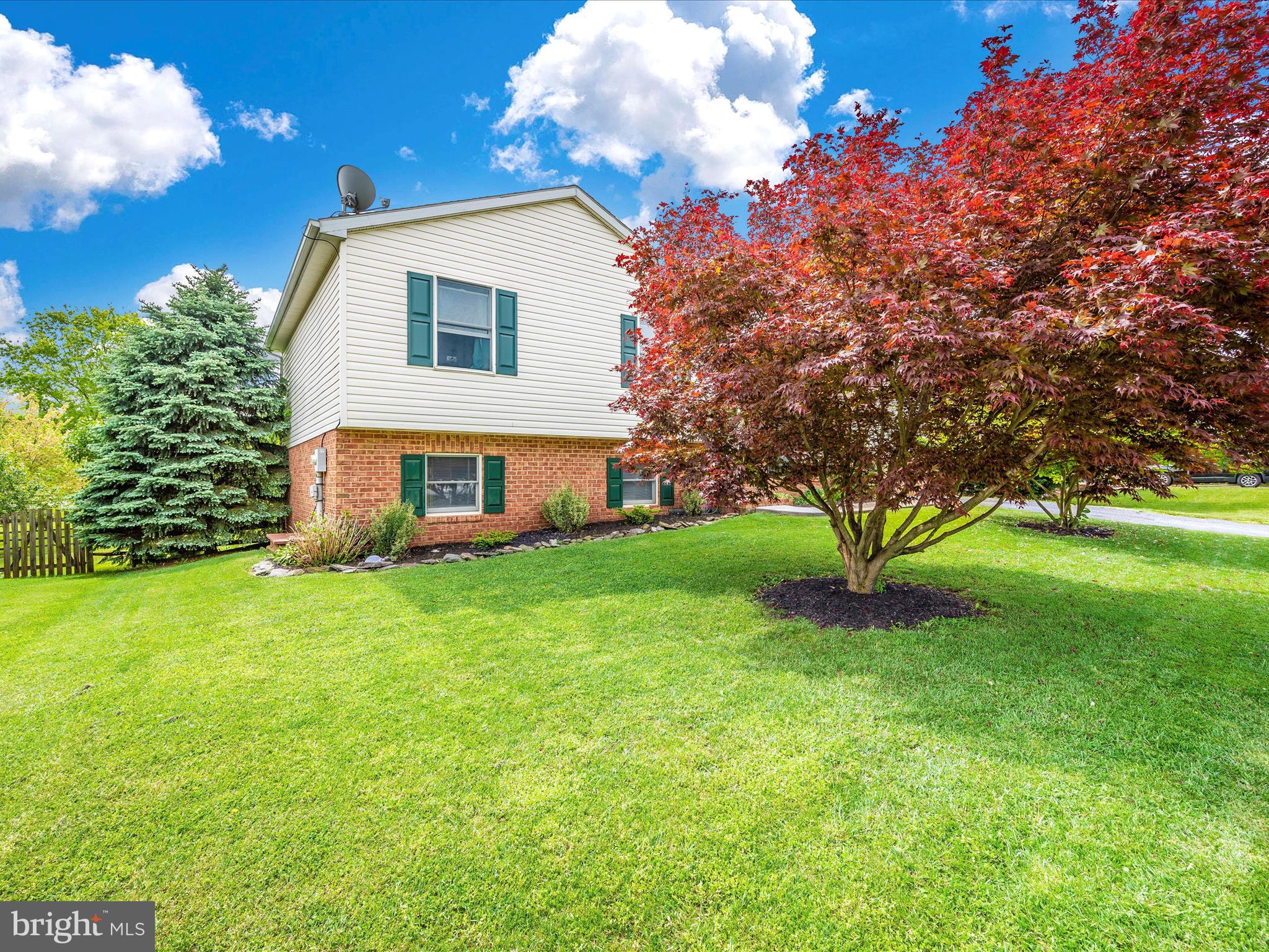 WHISPERING HILLS - Residential