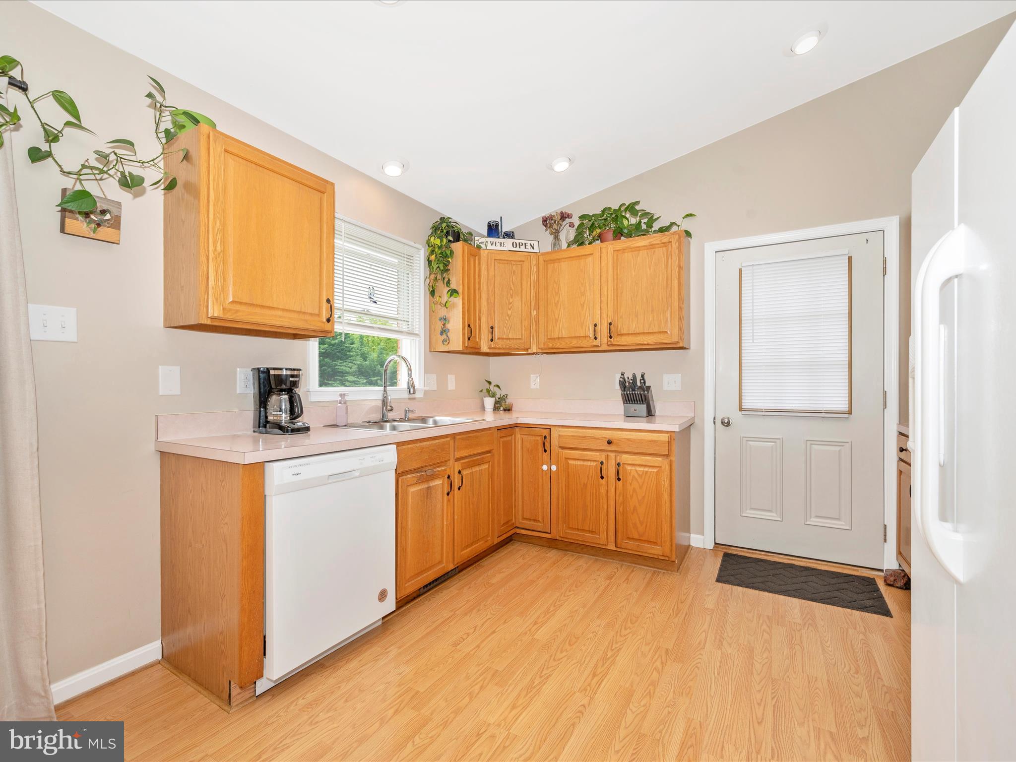 WHISPERING HILLS - Residential