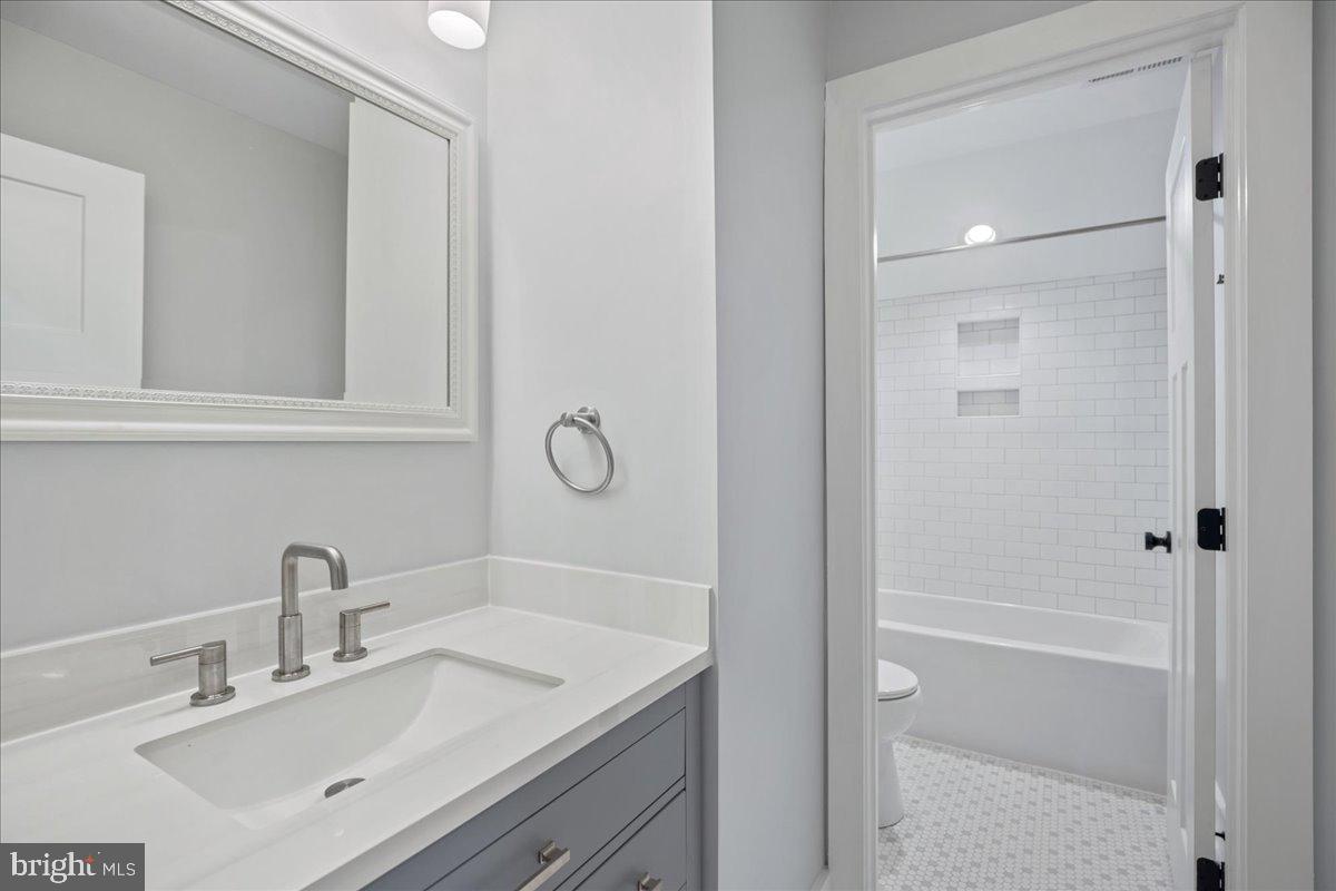 AVONDALE - Residential Lease