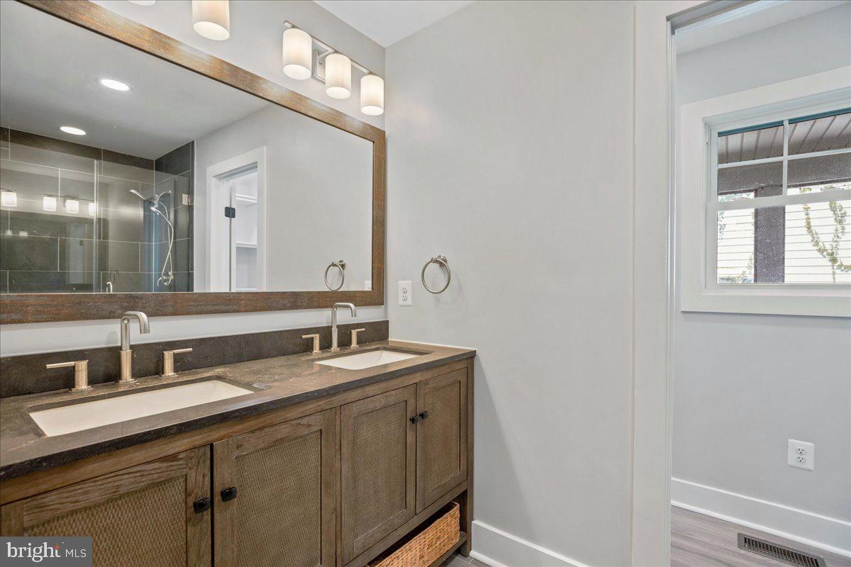 AVONDALE - Residential Lease