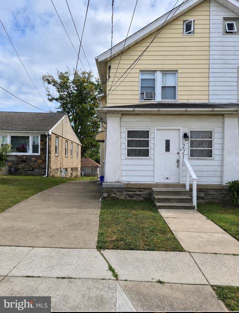 Townhouse For Sale - 221 Ardmore Avenue<br/> Delaware County, UPPER DARBY, PA 19082