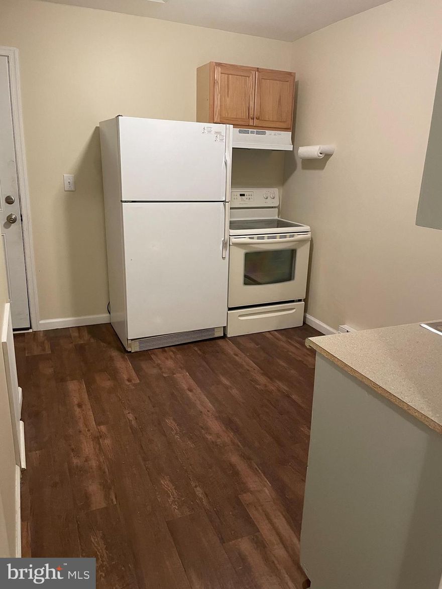 NO PETS...........NO SMOKERS......

Nice 2-bedroom apartment. You have to go through one bedroom to get to the other bedroom, remember that before you want to go see it.  Tenant is responsible for appliance repairs or break downs. Owner will pay for water, sewer and trash.

NO PETS ..........NO SMOKERS.....