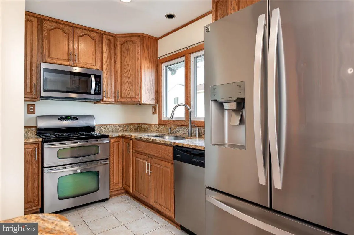 Glen Burnie, Maryland 21061, United States, 3 Bedrooms Bedrooms, ,2 BathroomsBathrooms,Residential,Pending,6406