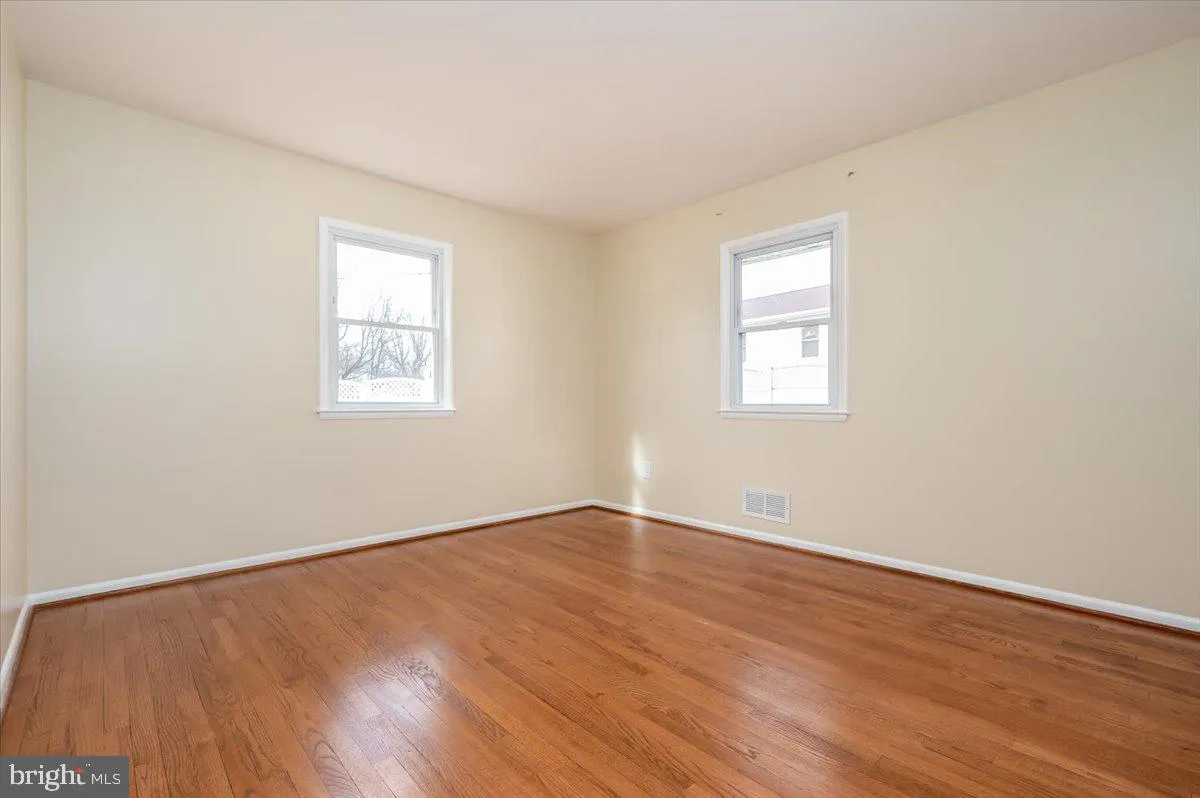 Glen Burnie, Maryland 21061, United States, 3 Bedrooms Bedrooms, ,2 BathroomsBathrooms,Residential,Pending,6406