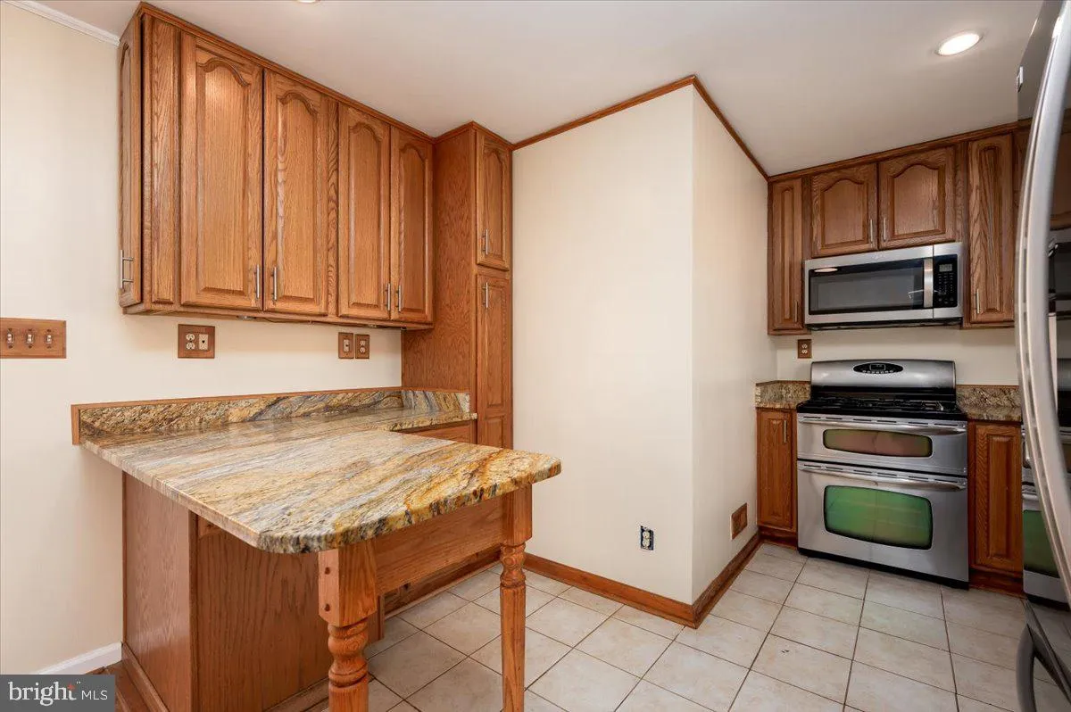 Glen Burnie, Maryland 21061, United States, 3 Bedrooms Bedrooms, ,2 BathroomsBathrooms,Residential,Pending,6406