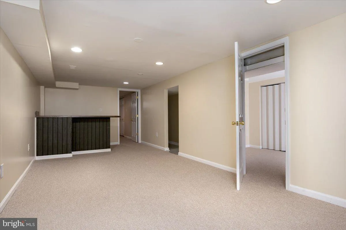 Glen Burnie, Maryland 21061, United States, 3 Bedrooms Bedrooms, ,2 BathroomsBathrooms,Residential,Pending,6406