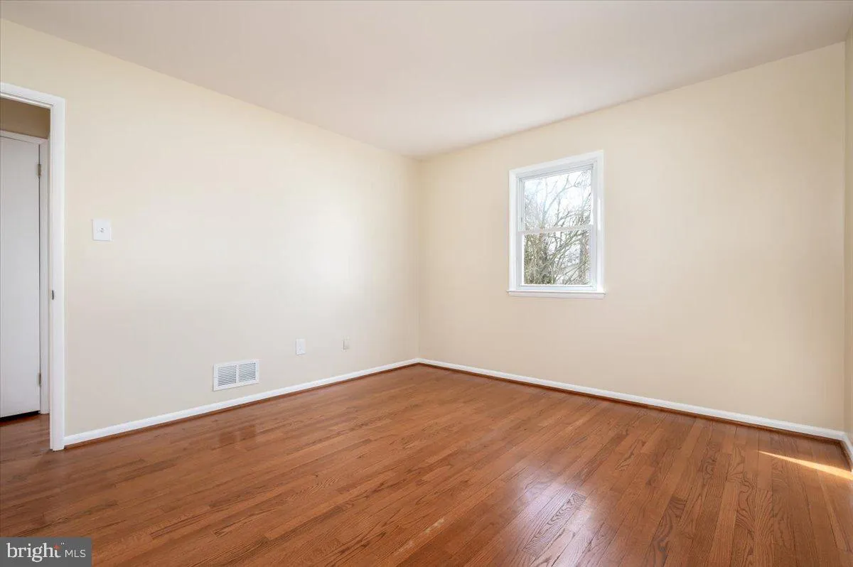 Glen Burnie, Maryland 21061, United States, 3 Bedrooms Bedrooms, ,2 BathroomsBathrooms,Residential,Pending,6406