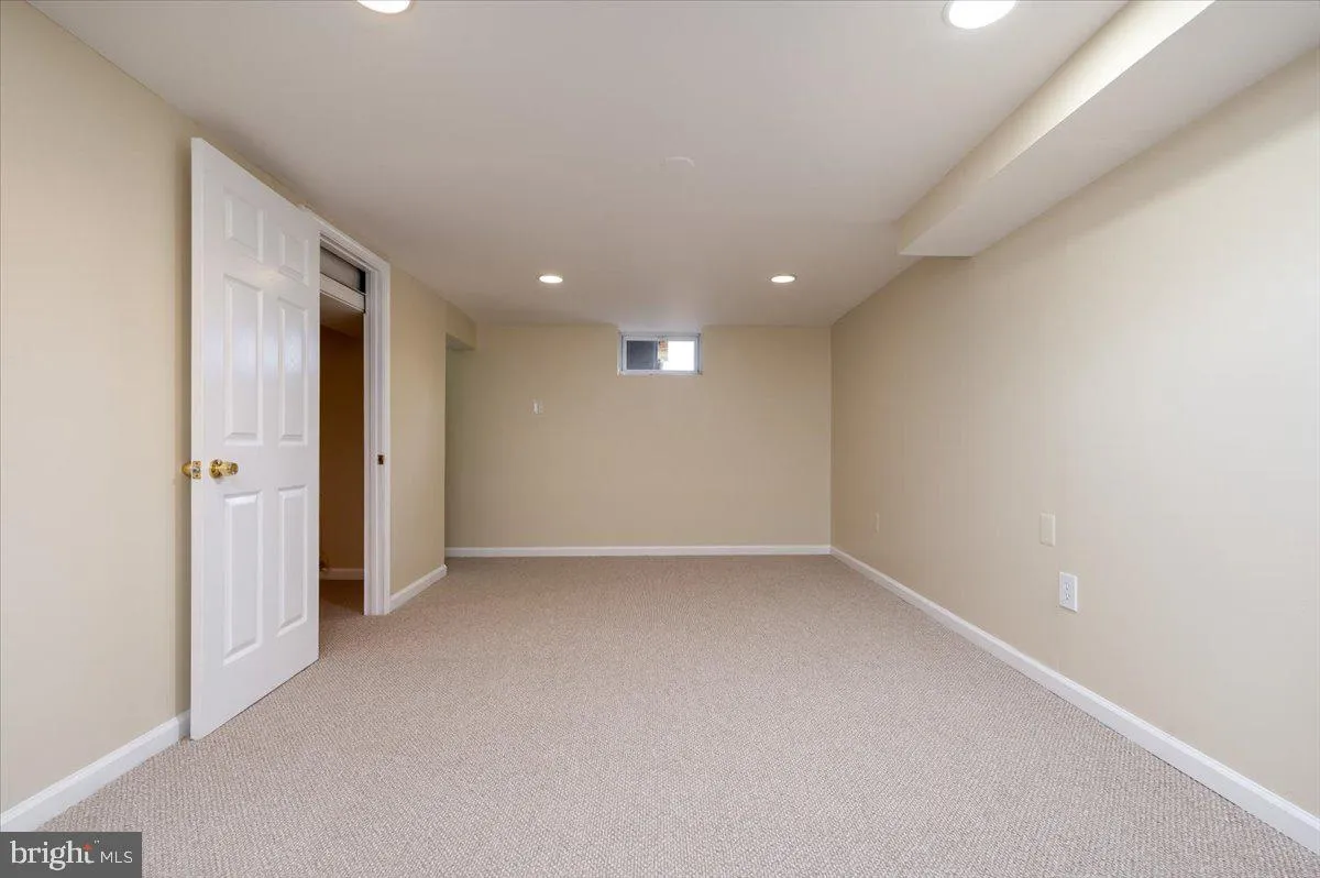 Glen Burnie, Maryland 21061, United States, 3 Bedrooms Bedrooms, ,2 BathroomsBathrooms,Residential,Pending,6406