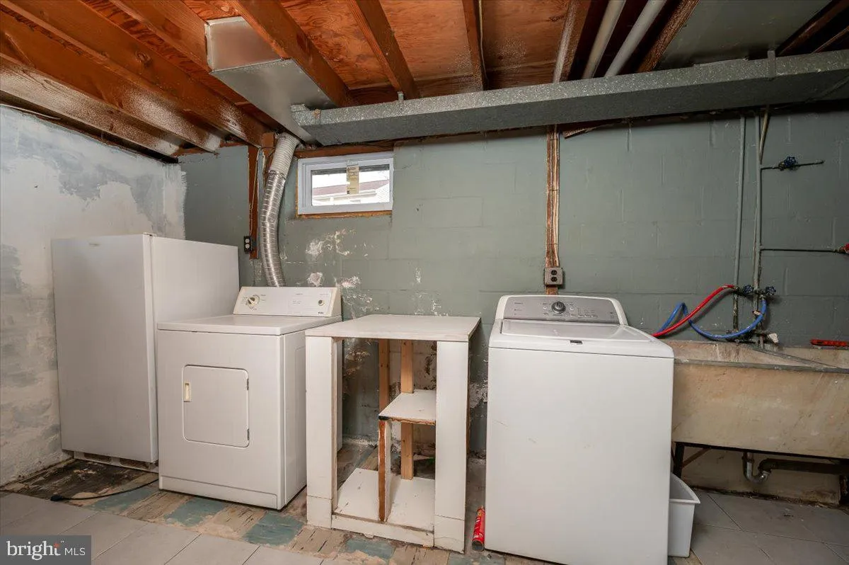 Glen Burnie, Maryland 21061, United States, 3 Bedrooms Bedrooms, ,2 BathroomsBathrooms,Residential,Pending,6406