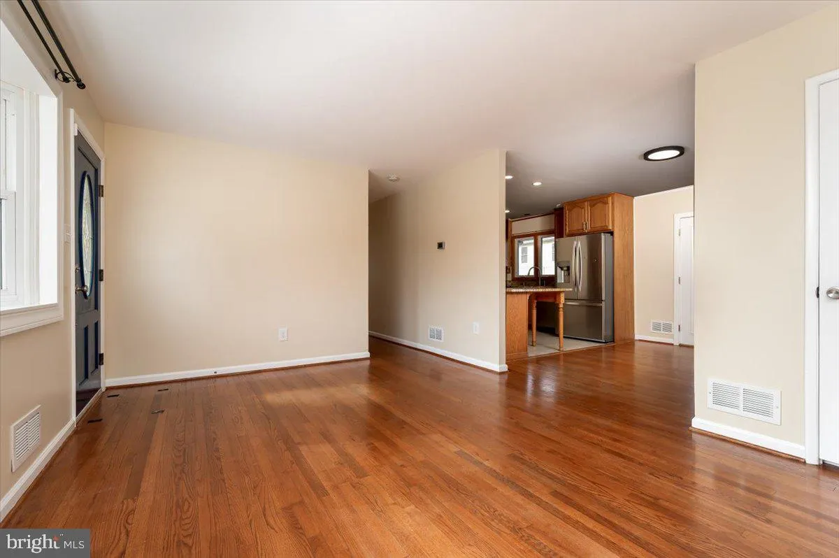 Glen Burnie, Maryland 21061, United States, 3 Bedrooms Bedrooms, ,2 BathroomsBathrooms,Residential,Pending,6406