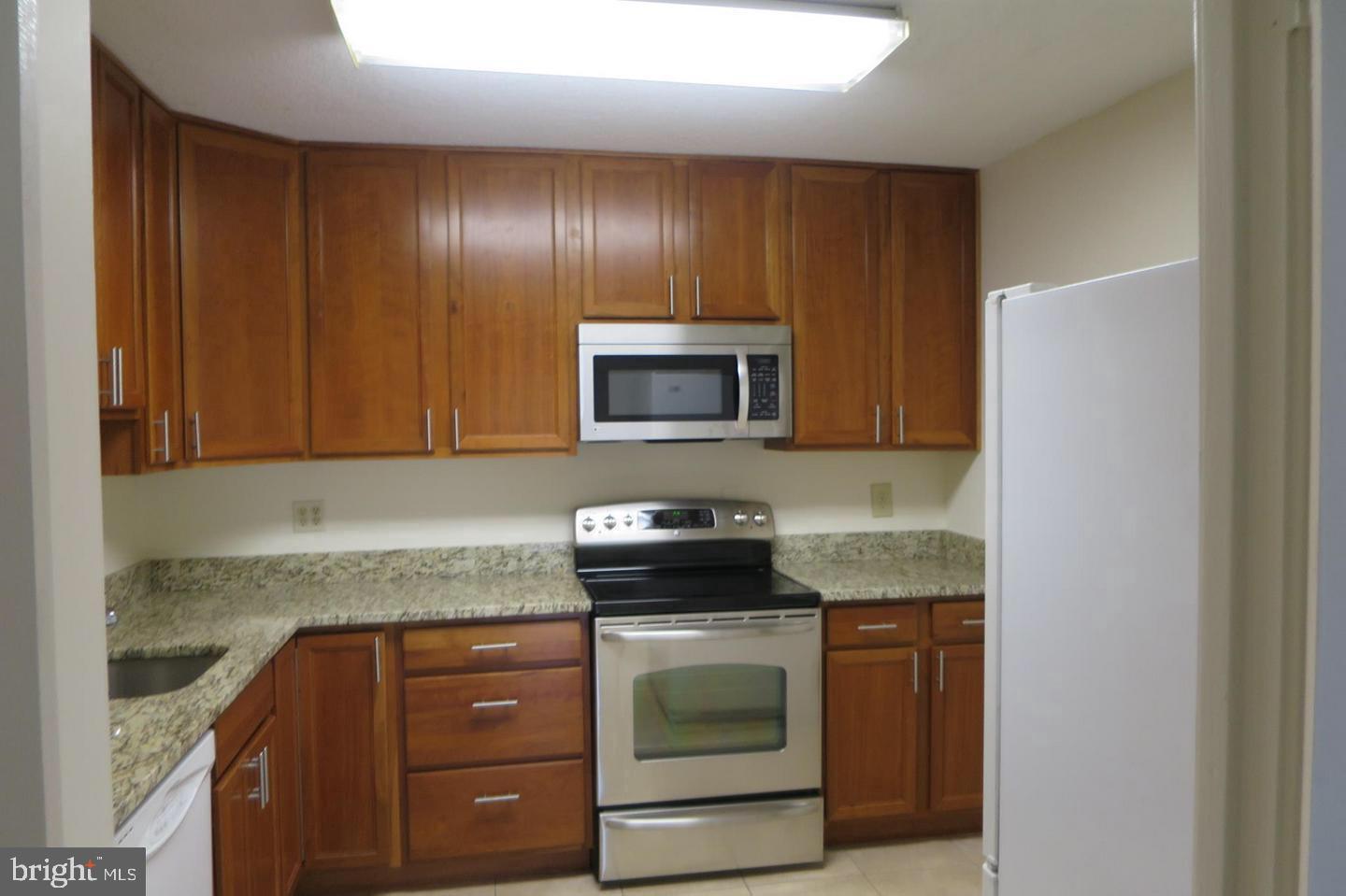 ROTONDA - Residential Lease