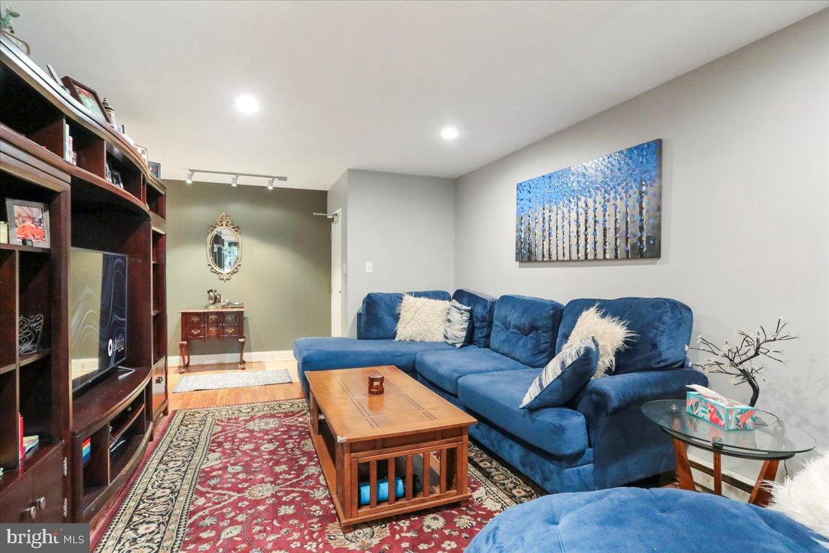 JEFFERSON CHASE - Residential