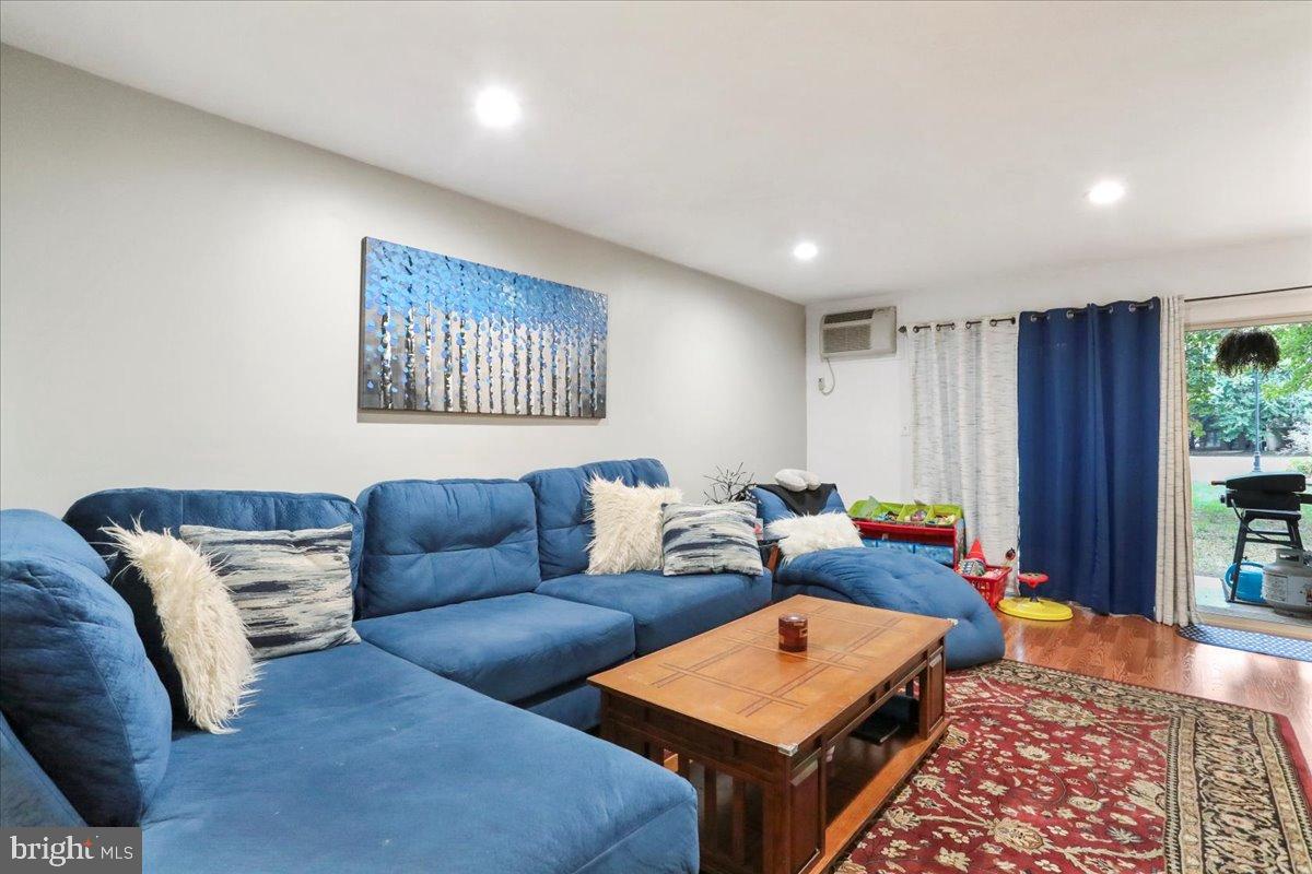 JEFFERSON CHASE - Residential