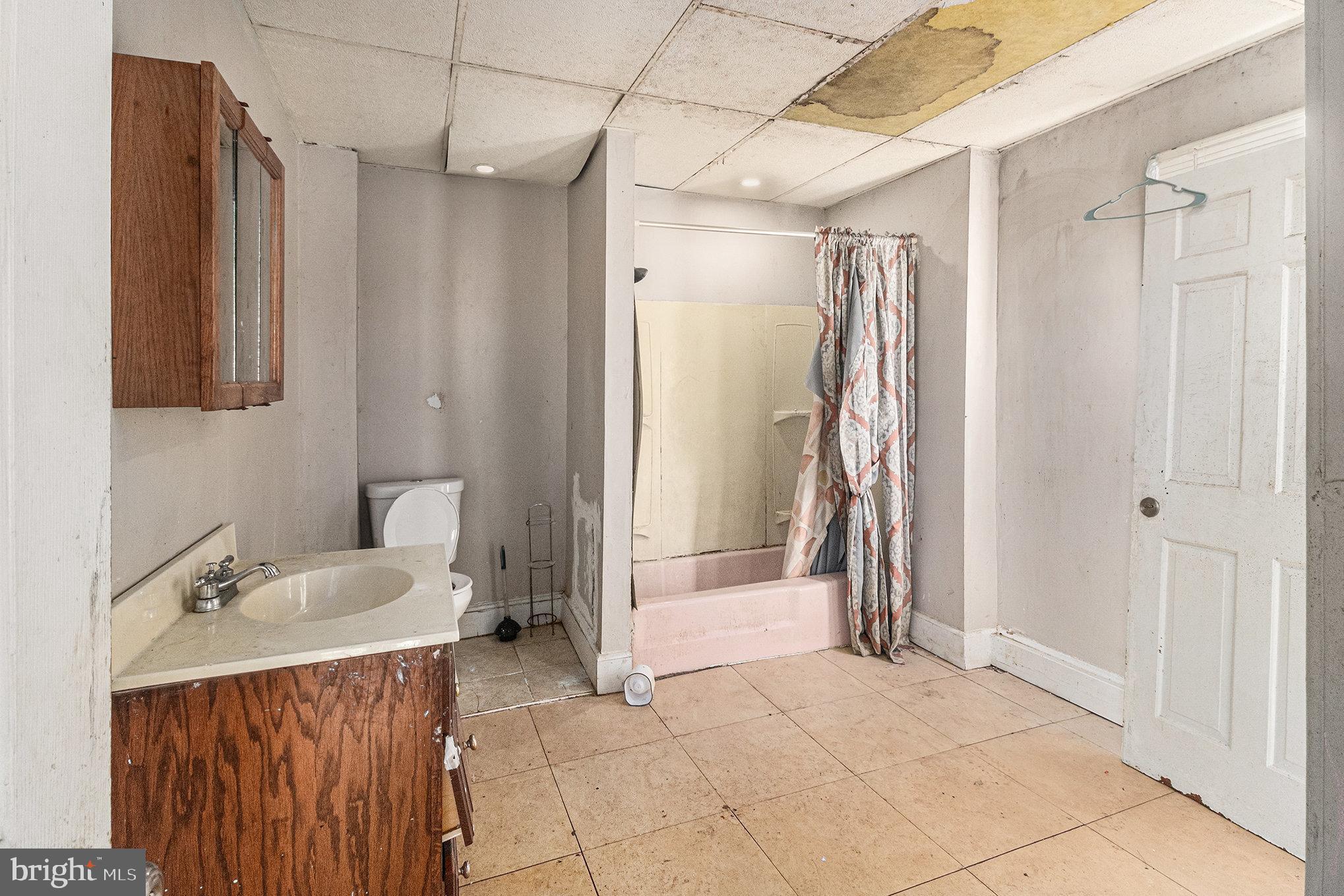 WALNUT HILL - Residential