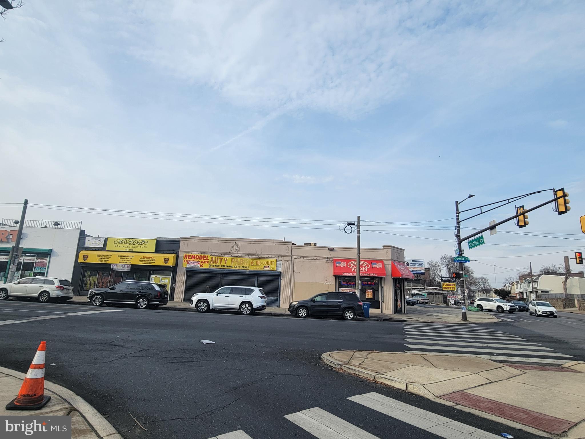 1900 E CHELTEN AVENUE 16