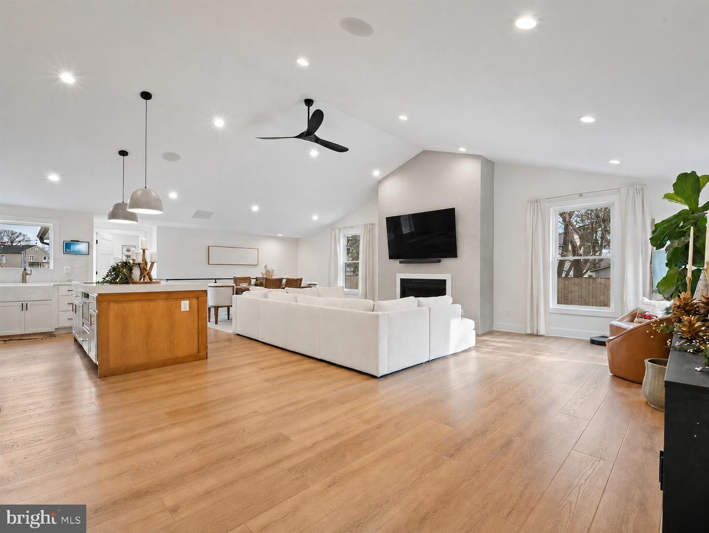 428 ROYAL BEACH ROAD