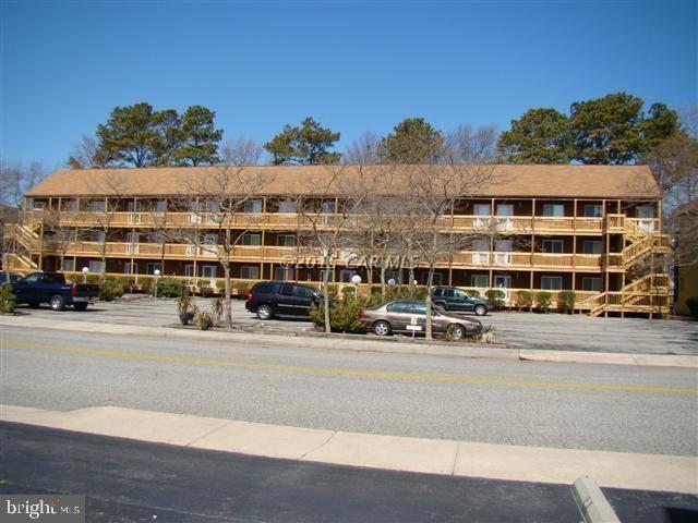 Very Clean 2 Bedroom 2 Bath Condo. Show anytime none rental. Located in Caine Woods. Close to beach. Balcony off Master Bedroom.