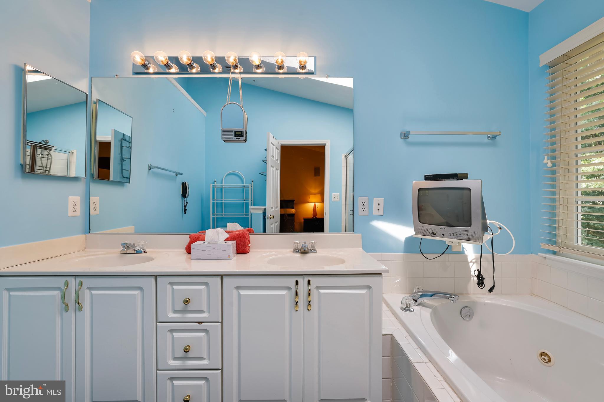 NORTHRIDGE - Residential