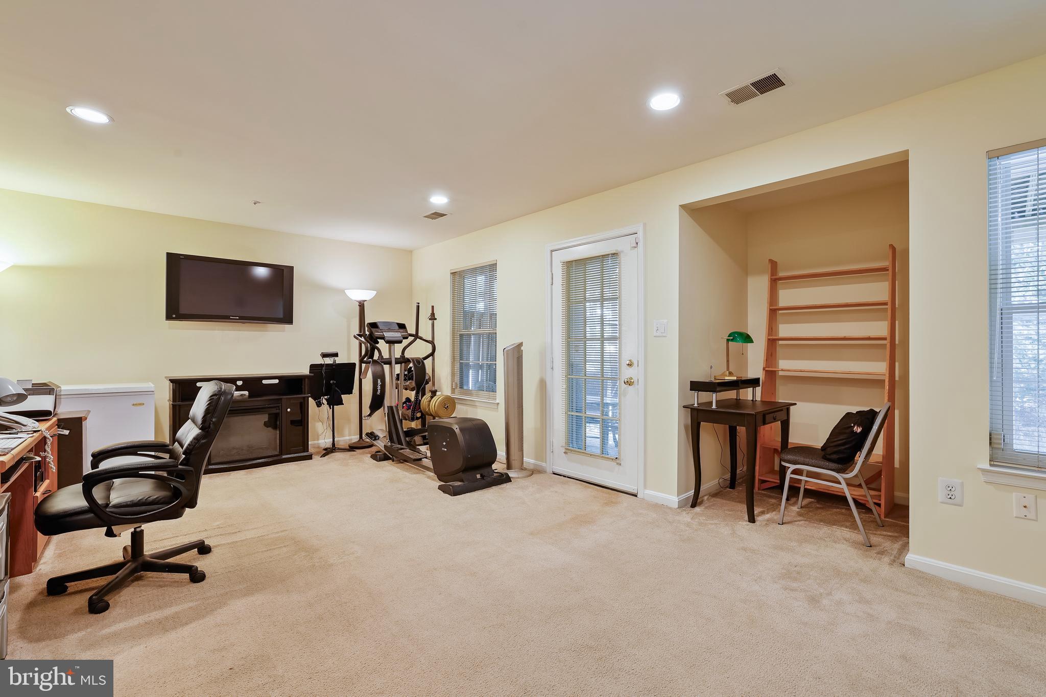 NORTHRIDGE - Residential