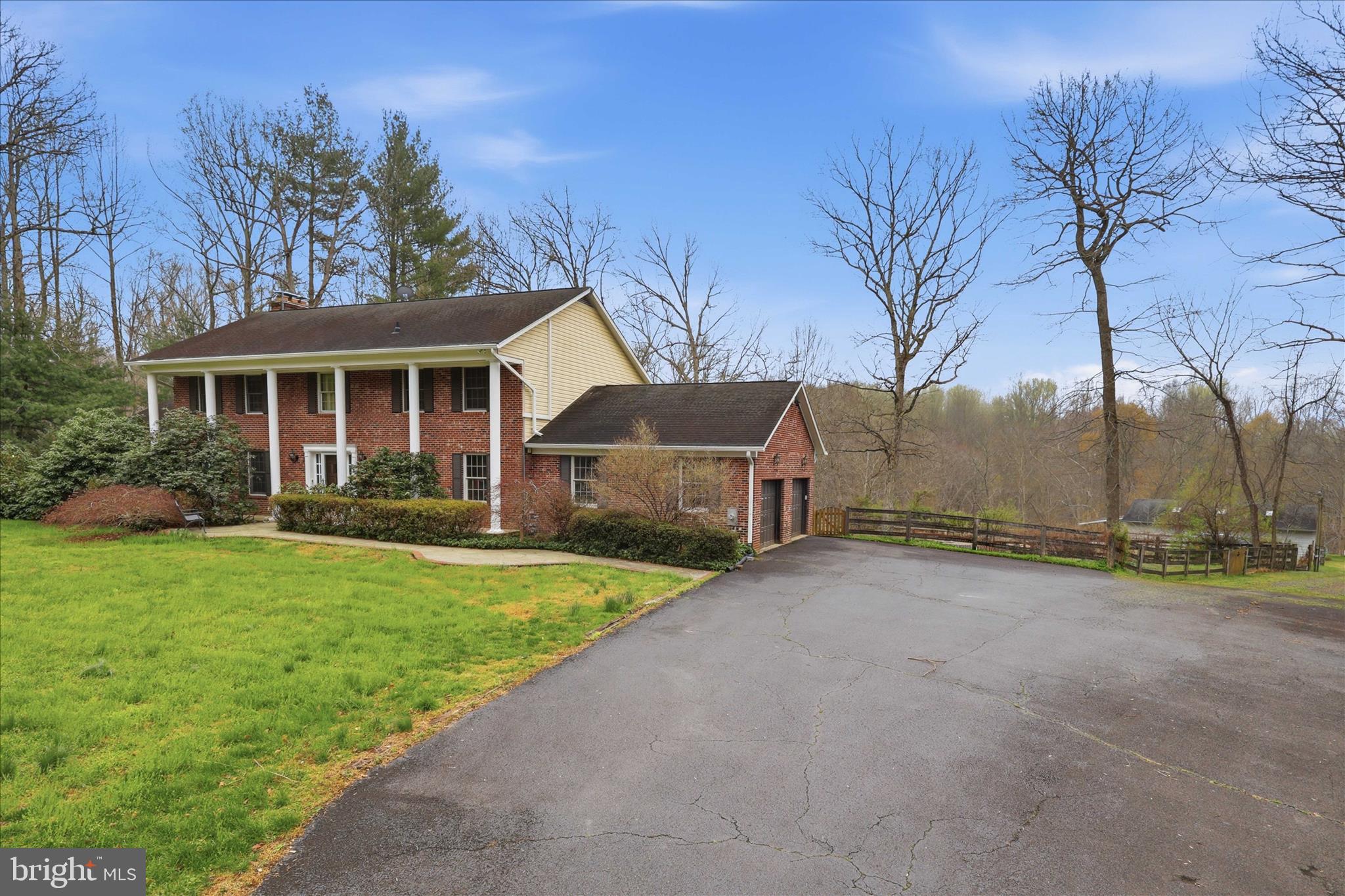 5605 SMOKE RISE LANE