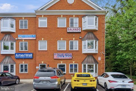 Photo of 5985 Columbia Pike #5985 302, FALLS CHURCH, VA 22041 (MLS # VAFX2306488)