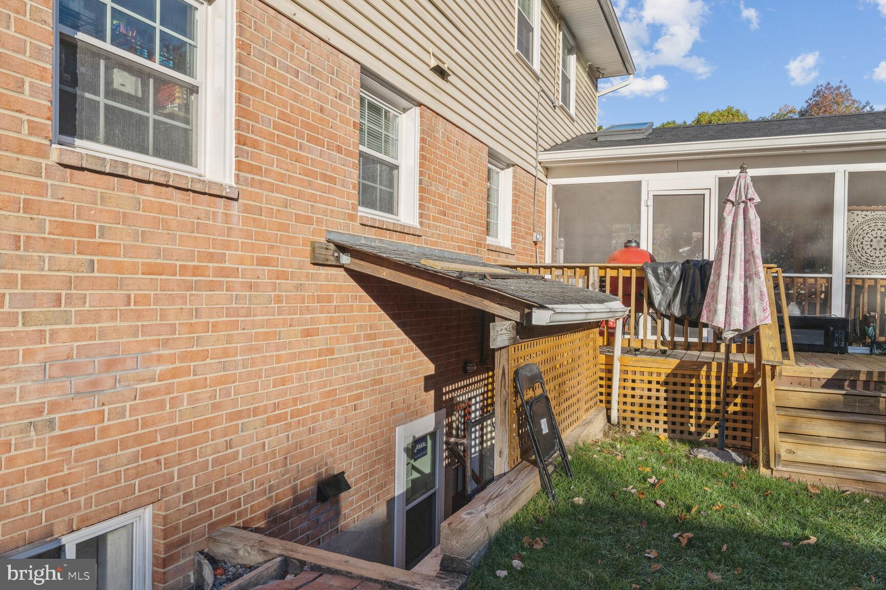 MONTICELLO WOODS - Residential Lease