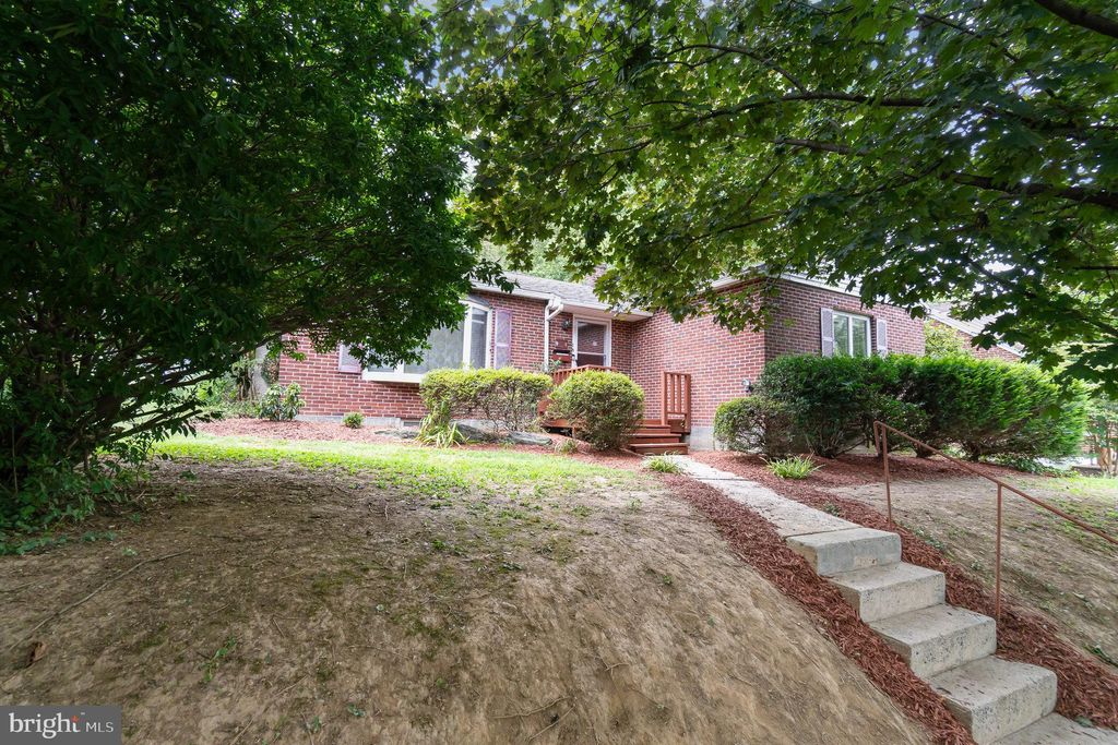 Photo of 18 Willis Lane, Lancaster, PA 17602 (MLS # PALA2054806)