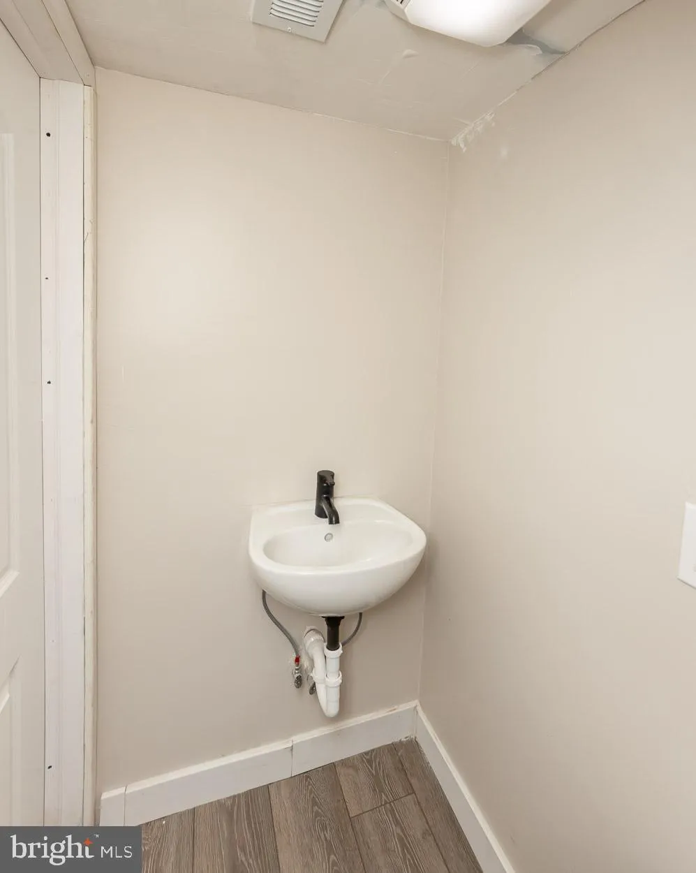 Baltimore, Maryland 21229, United States, 3 Bedrooms Bedrooms, ,2 BathroomsBathrooms,Residential,Active,905