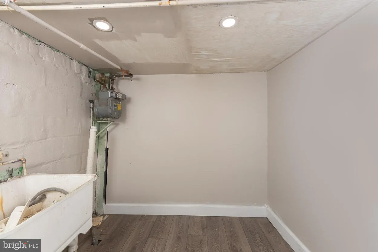 Baltimore, Maryland 21229, United States, 3 Bedrooms Bedrooms, ,2 BathroomsBathrooms,Residential,Active,905