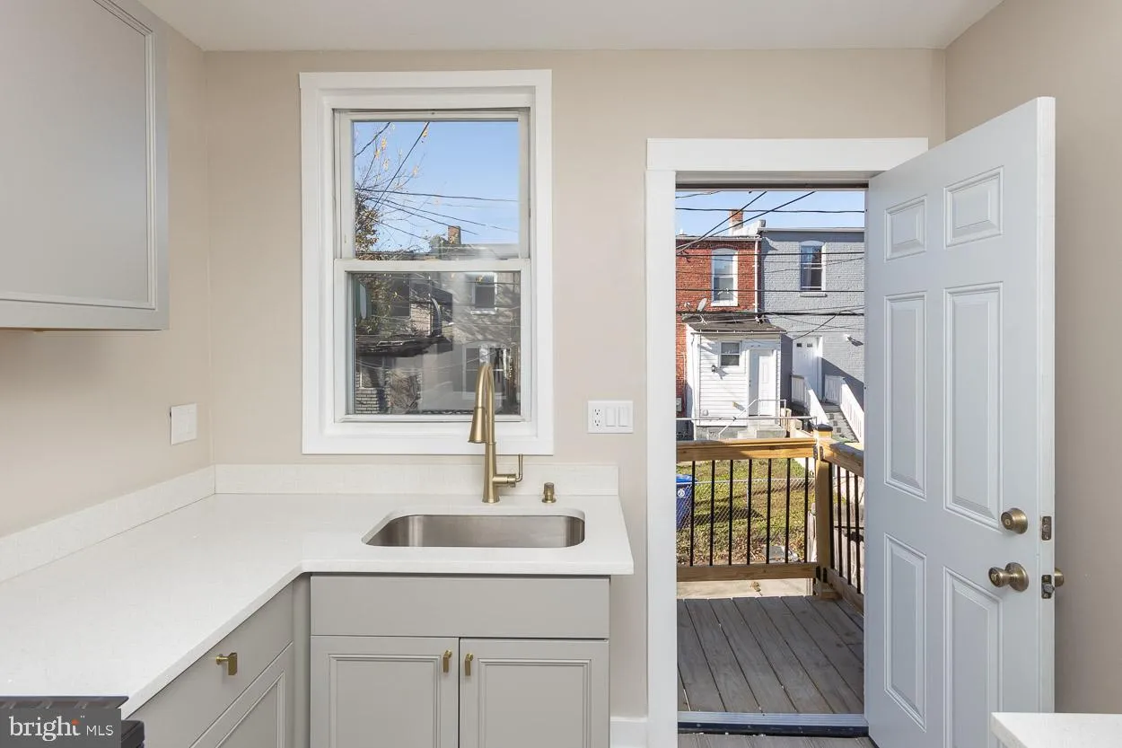 Baltimore, Maryland 21229, United States, 3 Bedrooms Bedrooms, ,2 BathroomsBathrooms,Residential,Active,905